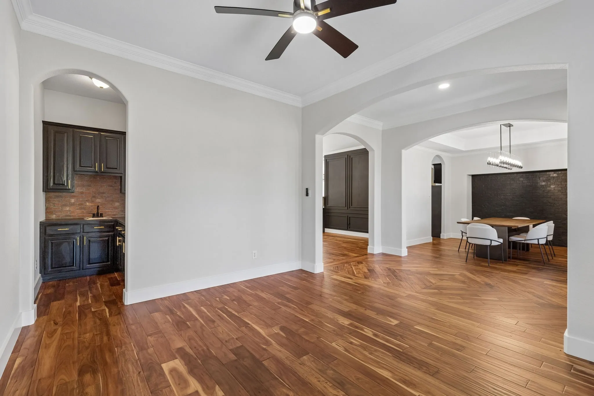 Single Family Residence For Sale in Parker County , 101 Deer Crossing Way, Azle, Texas 76020, 6 Bedroom, 4 Bathroom, 3 Garage spaces, 4,065 Sqft, built in 2006, mls#21412441, Real Estate Agent in Azle, Homes For Sale in Parker county, Homes For Sale in Azle, Realtor in Azle Texas, Real Estate Brokerage Independent Realty Texas, Luminita Cordes Realtor
