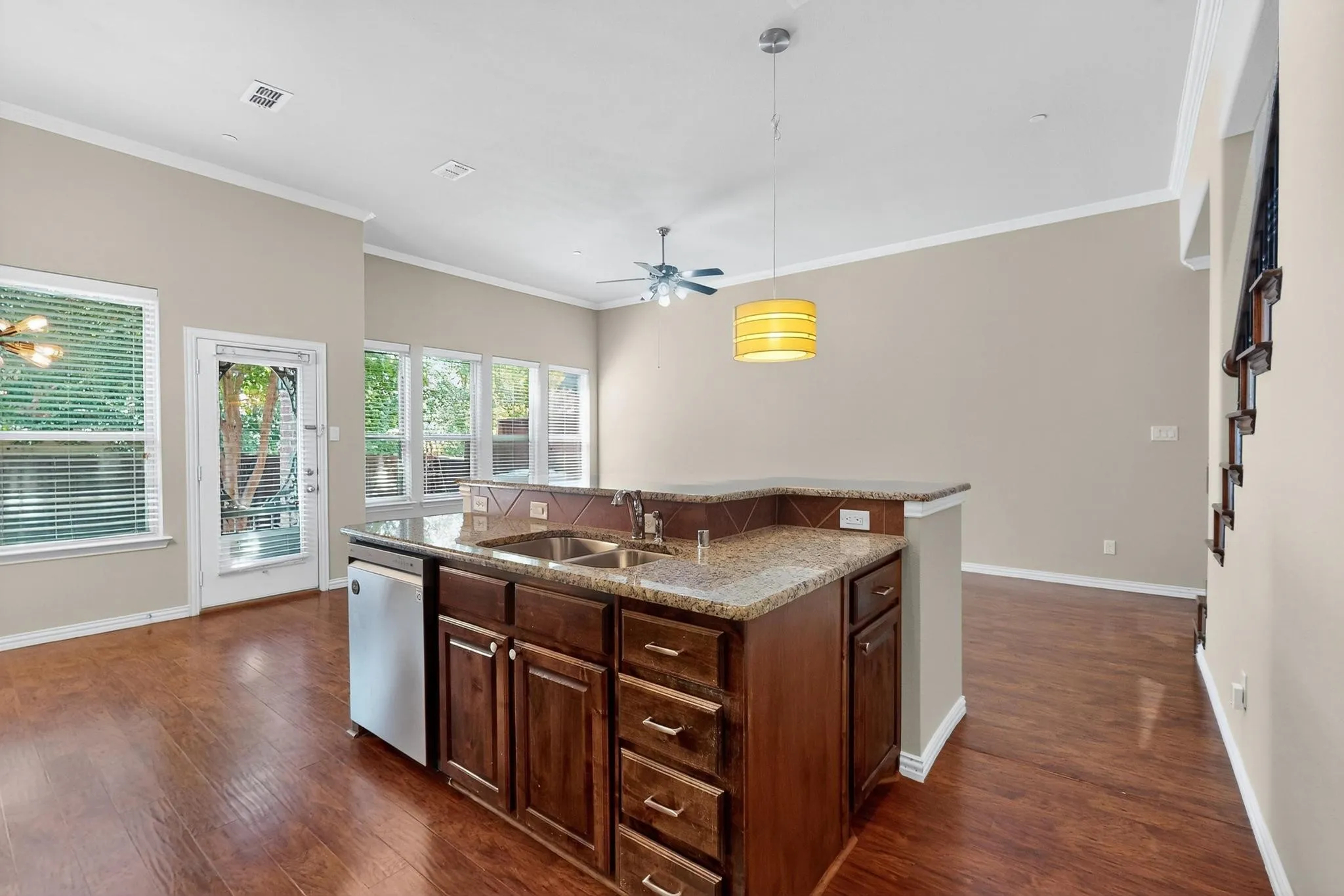 Townhouse For Sale in Dallas County , 6106 Black Swan Circle, Garland, Texas 75044, 3 Bedroom, 3 Bathroom, 2 Garage spaces, 2,287 Sqft, built in 2013, mls#21403639, Real Estate Agent in Garland, Homes For Sale in Dallas county, Homes For Sale in Garland, Realtor in Garland Texas, Real Estate Brokerage Independent Realty Texas, Luminita Cordes Realtor