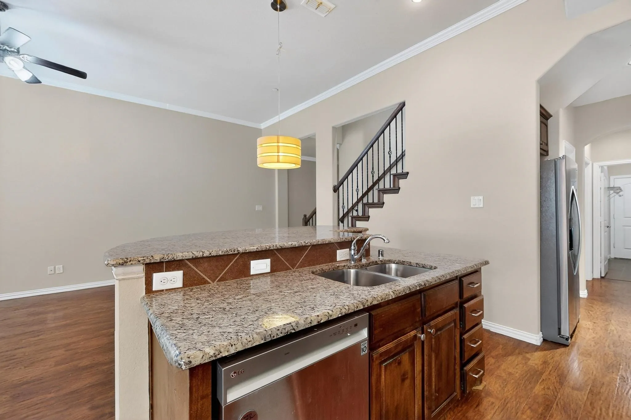 Townhouse For Sale in Dallas County , 6106 Black Swan Circle, Garland, Texas 75044, 3 Bedroom, 3 Bathroom, 2 Garage spaces, 2,287 Sqft, built in 2013, mls#21403639, Real Estate Agent in Garland, Homes For Sale in Dallas county, Homes For Sale in Garland, Realtor in Garland Texas, Real Estate Brokerage Independent Realty Texas, Luminita Cordes Realtor