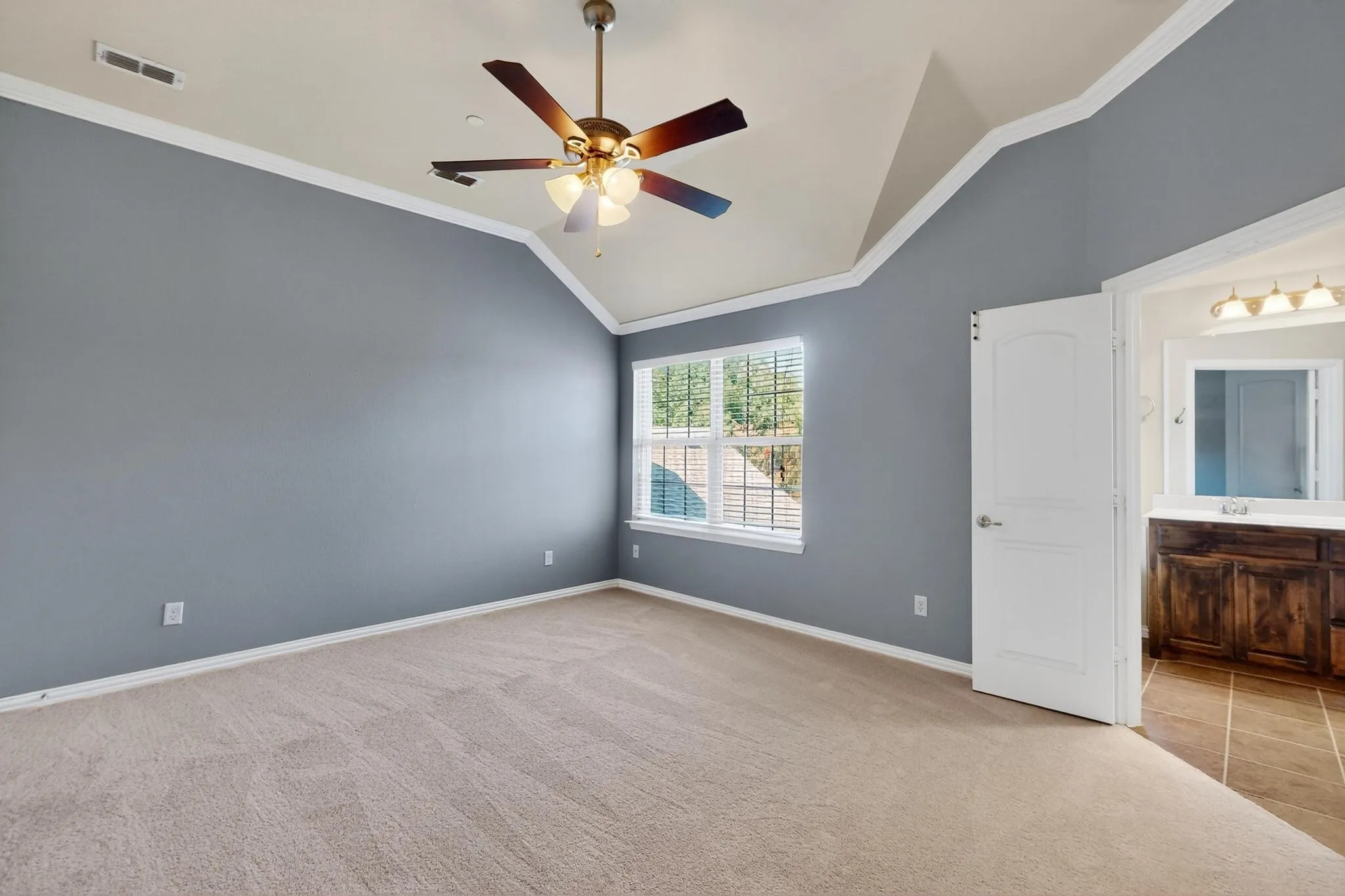 Townhouse For Sale in Dallas County , 6106 Black Swan Circle, Garland, Texas 75044, 3 Bedroom, 3 Bathroom, 2 Garage spaces, 2,287 Sqft, built in 2013, mls#21403639, Real Estate Agent in Garland, Homes For Sale in Dallas county, Homes For Sale in Garland, Realtor in Garland Texas, Real Estate Brokerage Independent Realty Texas, Luminita Cordes Realtor