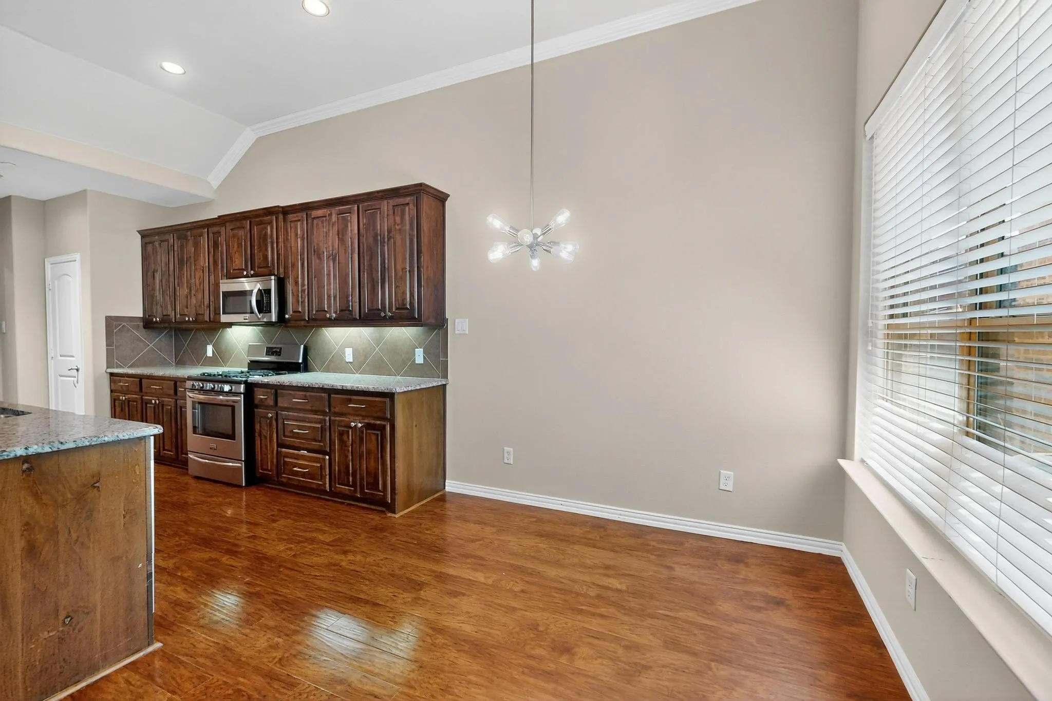 Townhouse For Sale in Dallas County , 6106 Black Swan Circle, Garland, Texas 75044, 3 Bedroom, 3 Bathroom, 2 Garage spaces, 2,287 Sqft, built in 2013, mls#21403639, Real Estate Agent in Garland, Homes For Sale in Dallas county, Homes For Sale in Garland, Realtor in Garland Texas, Real Estate Brokerage Independent Realty Texas, Luminita Cordes Realtor