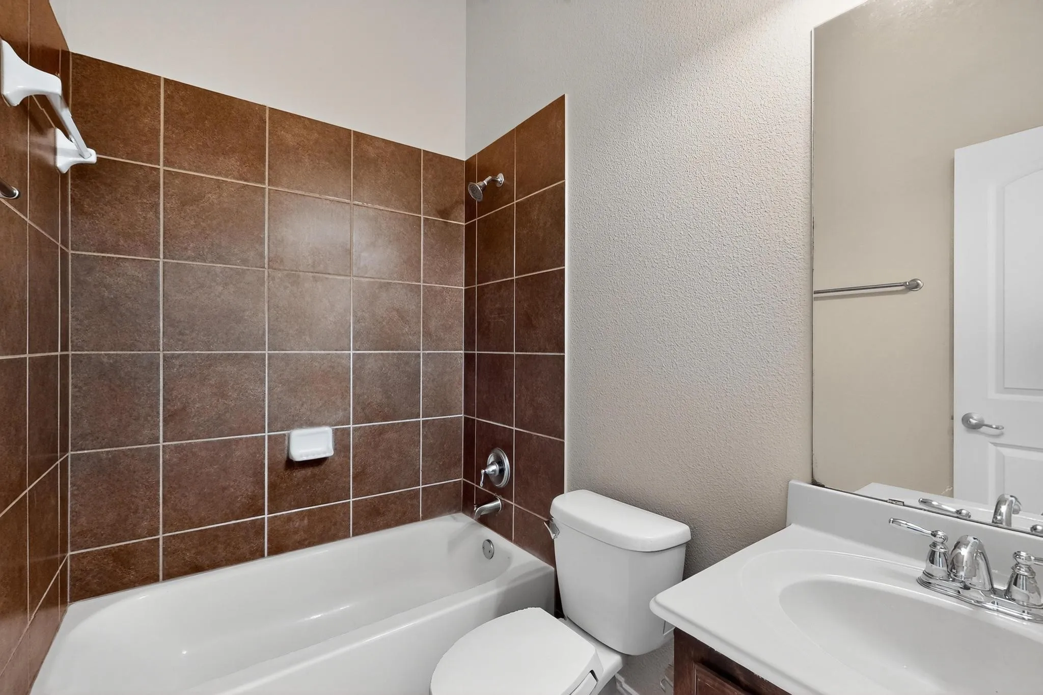 Townhouse For Sale in Dallas County , 6106 Black Swan Circle, Garland, Texas 75044, 3 Bedroom, 3 Bathroom, 2 Garage spaces, 2,287 Sqft, built in 2013, mls#21403639, Real Estate Agent in Garland, Homes For Sale in Dallas county, Homes For Sale in Garland, Realtor in Garland Texas, Real Estate Brokerage Independent Realty Texas, Luminita Cordes Realtor