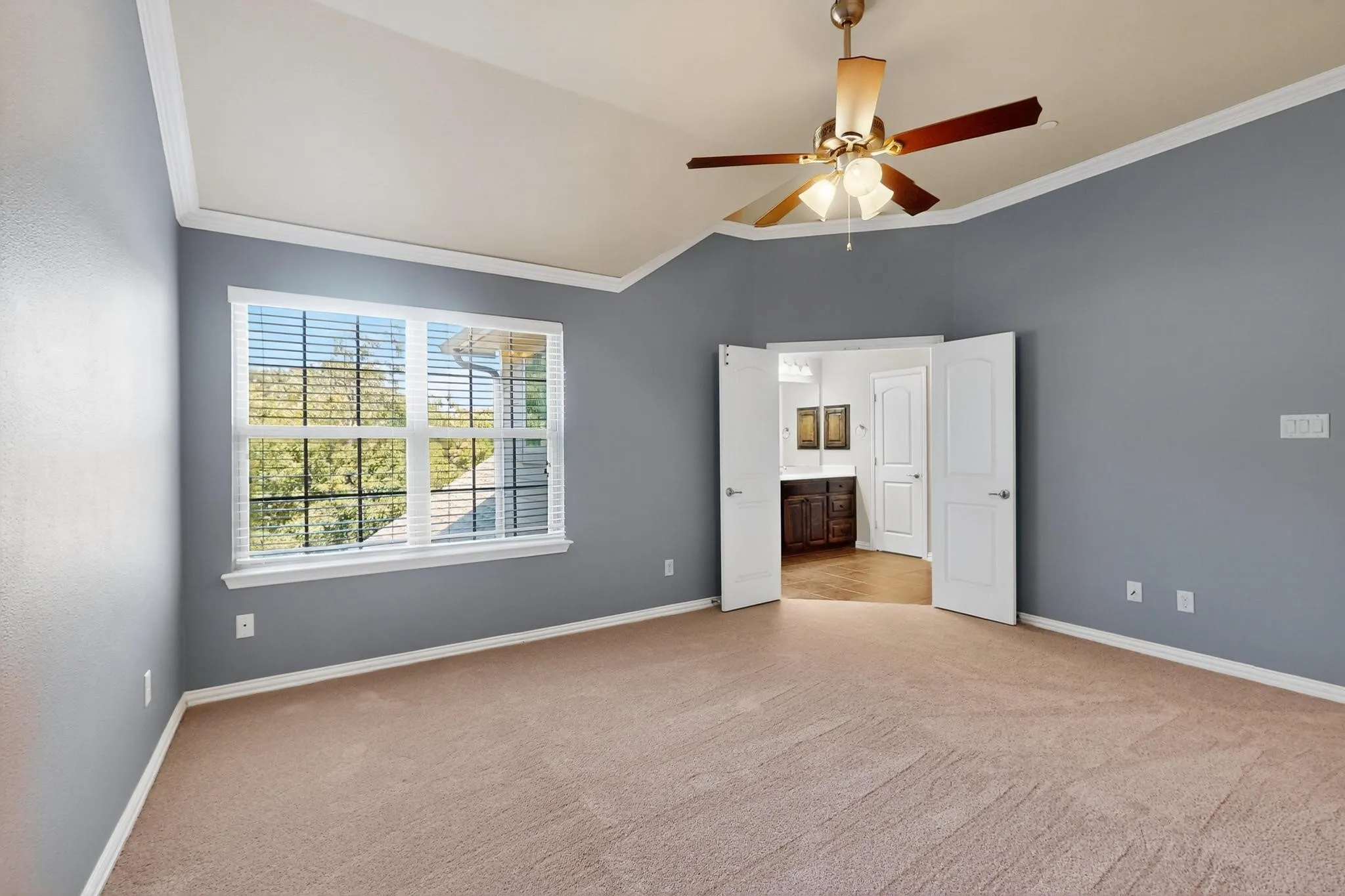 Townhouse For Sale in Dallas County , 6106 Black Swan Circle, Garland, Texas 75044, 3 Bedroom, 3 Bathroom, 2 Garage spaces, 2,287 Sqft, built in 2013, mls#21403639, Real Estate Agent in Garland, Homes For Sale in Dallas county, Homes For Sale in Garland, Realtor in Garland Texas, Real Estate Brokerage Independent Realty Texas, Luminita Cordes Realtor