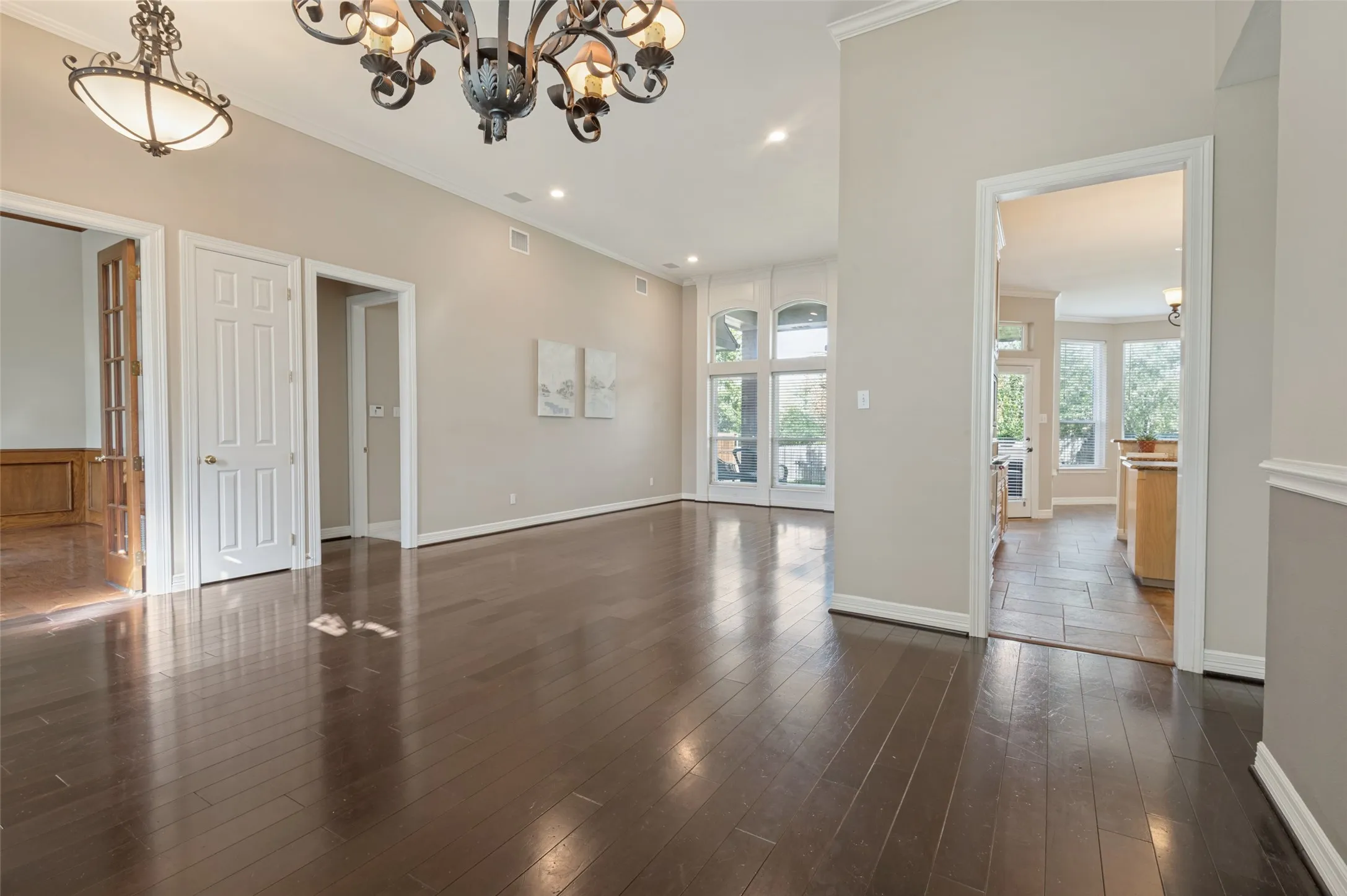 Single Family Residence For Sale in Tarrant County , 2704 Horsehead Crossing, Southlake, Texas 76092, 4 Bedroom, 3 Bathroom, 3 Garage spaces, 3,383 Sqft, built in 1996, mls#21409485, Real Estate Agent in Southlake, Homes For Sale in Tarrant county, Homes For Sale in Southlake, Realtor in Southlake Texas, Real Estate Brokerage Independent Realty Texas, Luminita Cordes Realtor