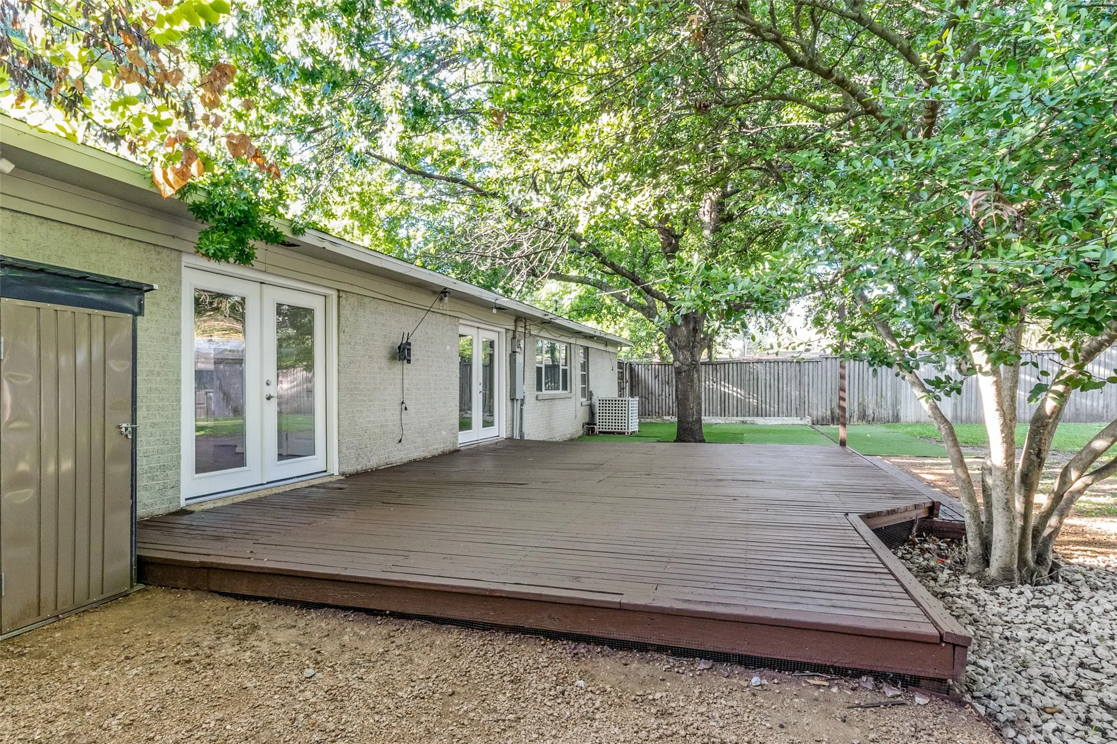 Single Family Residence For Sale in Dallas County , 9711 E Lake Highlands Drive, Dallas, Texas 75218, 3 Bedroom, 2 Bathroom, 2 Garage spaces, 1,450 Sqft, built in 1954, mls#21411309, Real Estate Agent in Dallas, Homes For Sale in Dallas county, Homes For Sale in Dallas, Realtor in Dallas Texas, Real Estate Brokerage Independent Realty Texas, Luminita Cordes Realtor