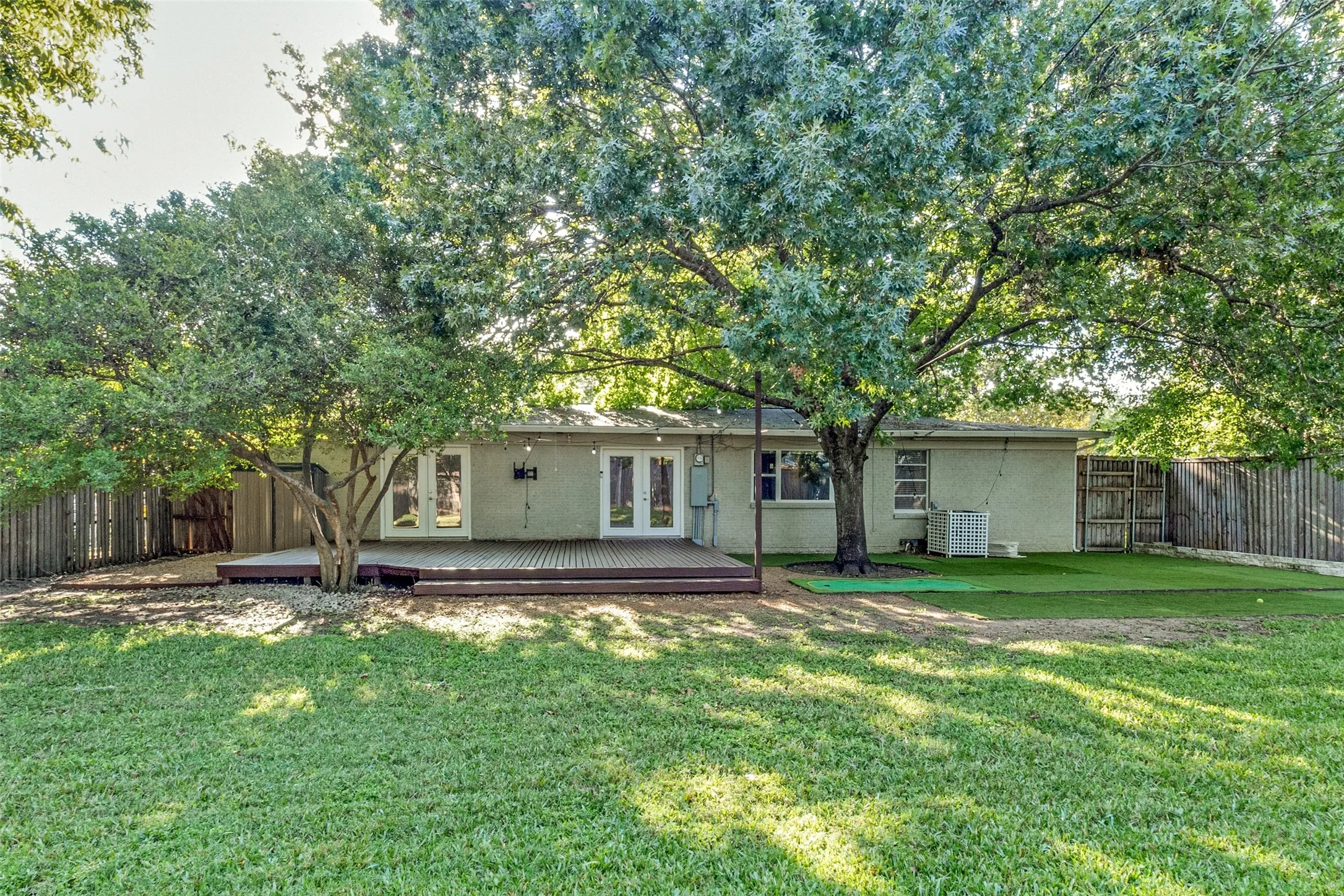 Single Family Residence For Sale in Dallas County , 9711 E Lake Highlands Drive, Dallas, Texas 75218, 3 Bedroom, 2 Bathroom, 2 Garage spaces, 1,450 Sqft, built in 1954, mls#21411309, Real Estate Agent in Dallas, Homes For Sale in Dallas county, Homes For Sale in Dallas, Realtor in Dallas Texas, Real Estate Brokerage Independent Realty Texas, Luminita Cordes Realtor