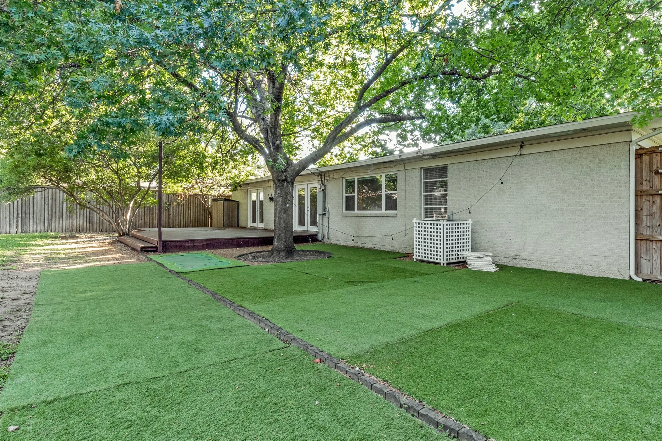 Single Family Residence For Sale in Dallas County , 9711 E Lake Highlands Drive, Dallas, Texas 75218, 3 Bedroom, 2 Bathroom, 2 Garage spaces, 1,450 Sqft, built in 1954, mls#21411309, Real Estate Agent in Dallas, Homes For Sale in Dallas county, Homes For Sale in Dallas, Realtor in Dallas Texas, Real Estate Brokerage Independent Realty Texas, Luminita Cordes Realtor
