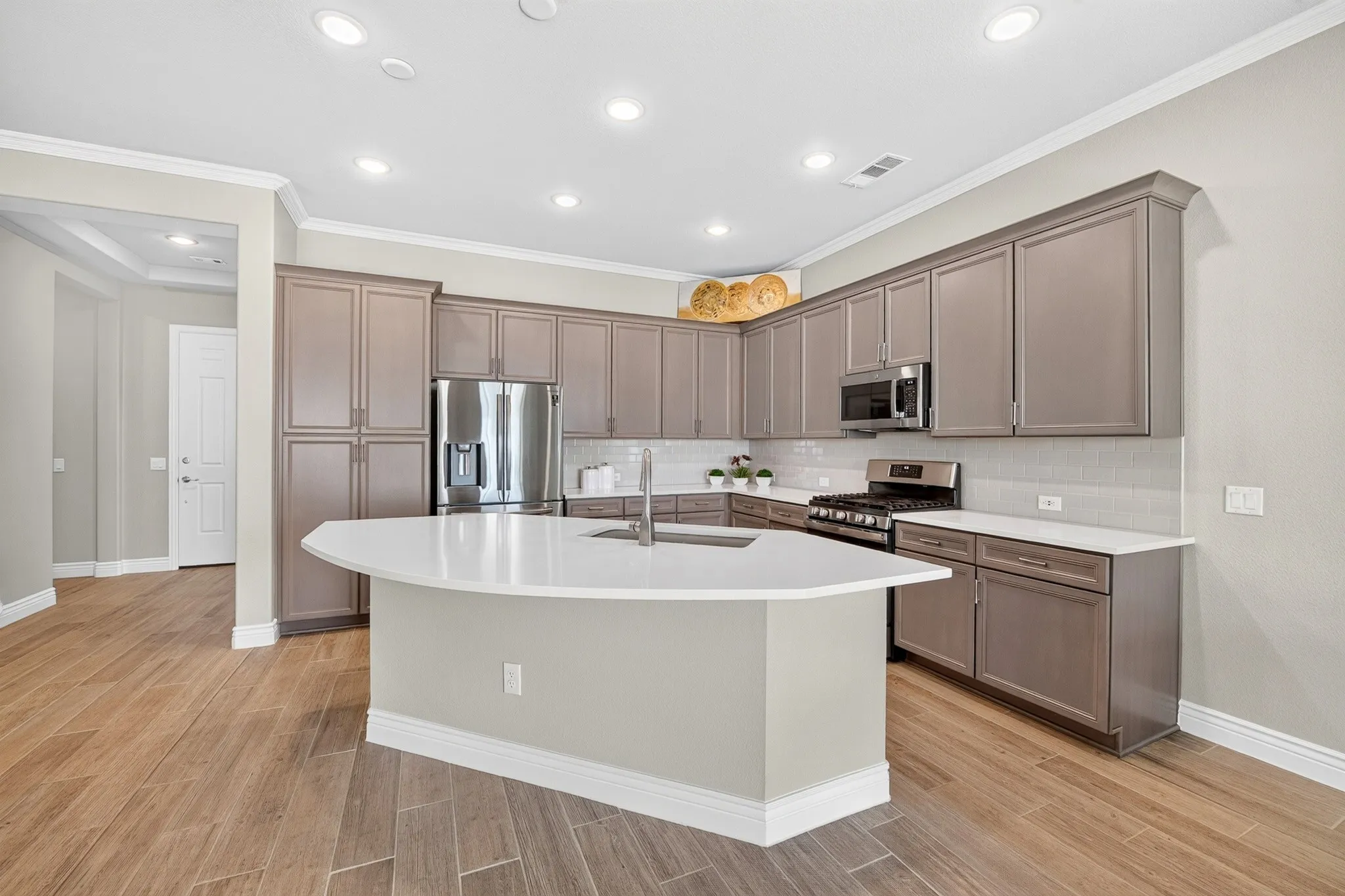 Single Family Residence For Sale in Denton County , 9728 Silver Rock Way, Denton, Texas 76207, 2 Bedroom, 2 Bathroom, 3 Garage spaces, 1,631 Sqft, built in 2021, mls#21410177, Real Estate Agent in Denton, Homes For Sale in Denton county, Homes For Sale in Denton, Realtor in Denton Texas, Real Estate Brokerage Independent Realty Texas, Luminita Cordes Realtor