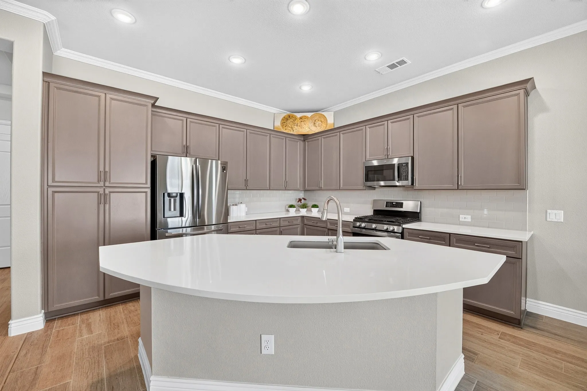 Single Family Residence For Sale in Denton County , 9728 Silver Rock Way, Denton, Texas 76207, 2 Bedroom, 2 Bathroom, 3 Garage spaces, 1,631 Sqft, built in 2021, mls#21410177, Real Estate Agent in Denton, Homes For Sale in Denton county, Homes For Sale in Denton, Realtor in Denton Texas, Real Estate Brokerage Independent Realty Texas, Luminita Cordes Realtor