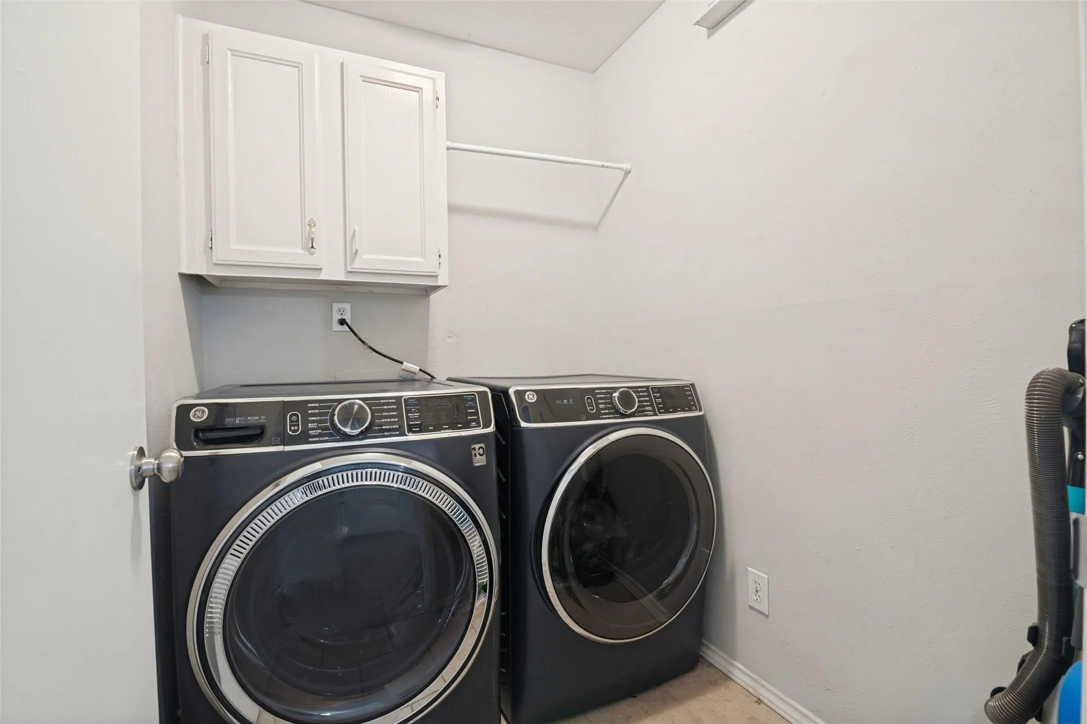 Single Family Residence For Sale in Dallas County , 3234 Embercrest Lane, Garland, Texas 75044, 3 Bedroom, 2 Bathroom, 2 Garage spaces, 1,591 Sqft, built in 1976, mls#21412452, Real Estate Agent in Garland, Homes For Sale in Dallas county, Homes For Sale in Garland, Realtor in Garland Texas, Real Estate Brokerage Independent Realty Texas, Luminita Cordes Realtor