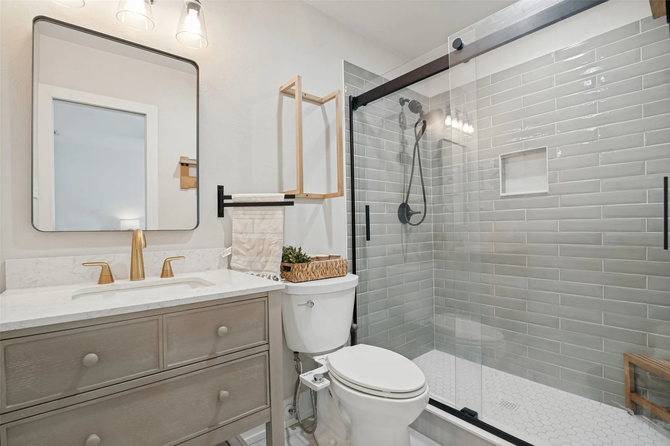 Single Family Residence For Sale in Dallas County , 3234 Embercrest Lane, Garland, Texas 75044, 3 Bedroom, 2 Bathroom, 2 Garage spaces, 1,591 Sqft, built in 1976, mls#21412452, Real Estate Agent in Garland, Homes For Sale in Dallas county, Homes For Sale in Garland, Realtor in Garland Texas, Real Estate Brokerage Independent Realty Texas, Luminita Cordes Realtor