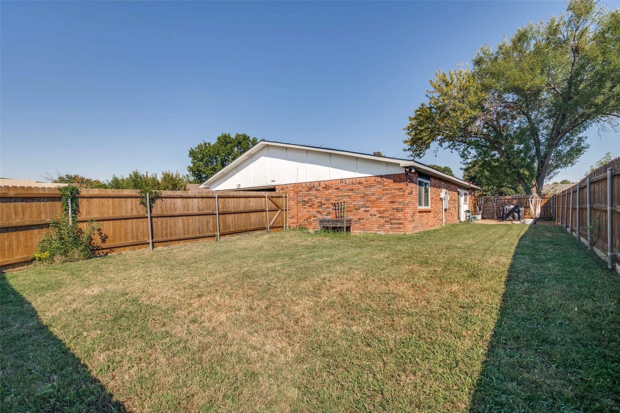 Single Family Residence For Sale in Dallas County , 3234 Embercrest Lane, Garland, Texas 75044, 3 Bedroom, 2 Bathroom, 2 Garage spaces, 1,591 Sqft, built in 1976, mls#21412452, Real Estate Agent in Garland, Homes For Sale in Dallas county, Homes For Sale in Garland, Realtor in Garland Texas, Real Estate Brokerage Independent Realty Texas, Luminita Cordes Realtor