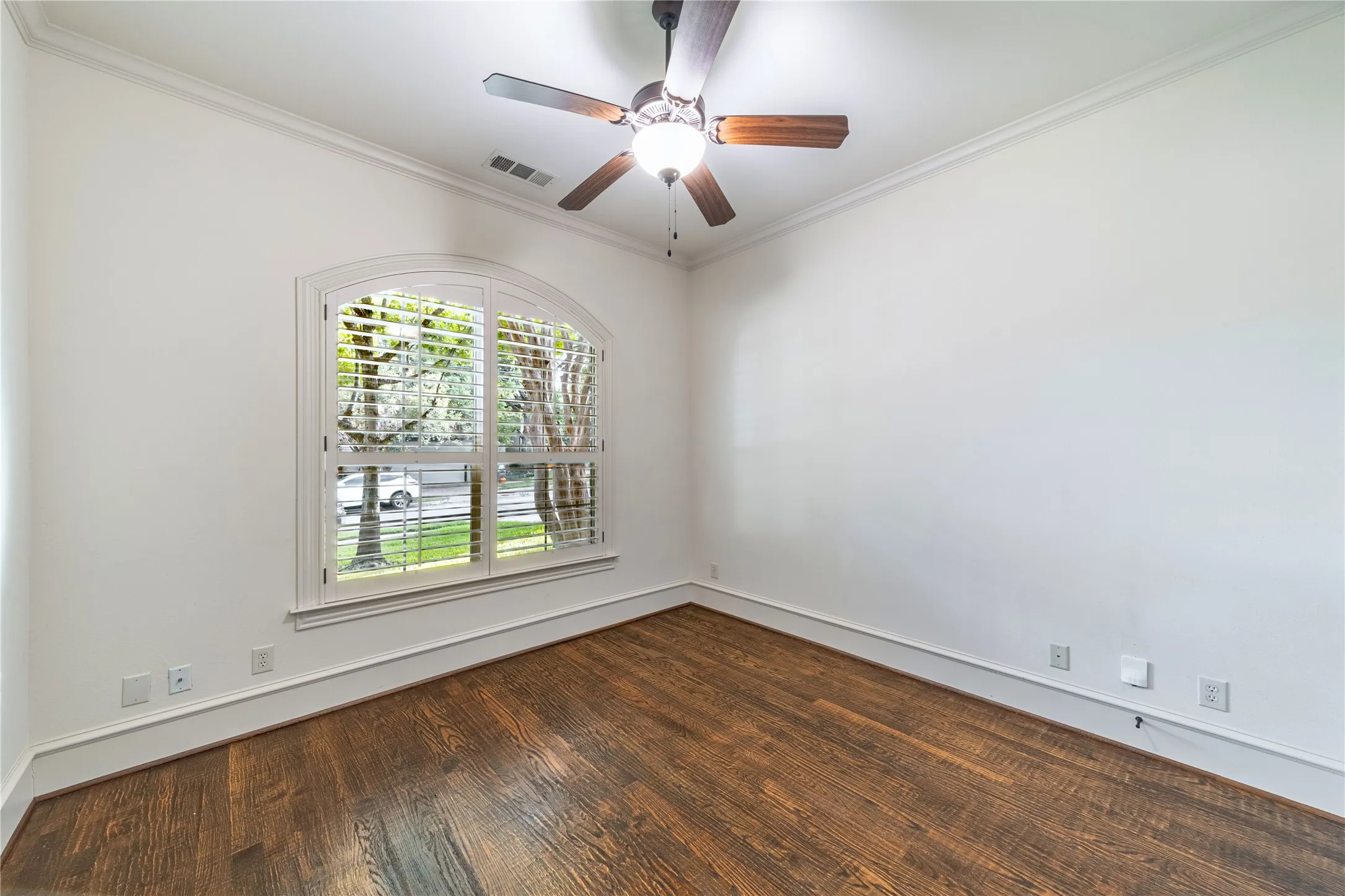 Single Family Residence For Sale in Dallas County , 6363 Vanderbilt Avenue, Dallas, Texas 75214, 4 Bedroom, 4 Bathroom, 2 Garage spaces, 3,886 Sqft, built in 2006, mls#21410832, Real Estate Agent in Dallas, Homes For Sale in Dallas county, Homes For Sale in Dallas, Realtor in Dallas Texas, Real Estate Brokerage Independent Realty Texas, Luminita Cordes Realtor