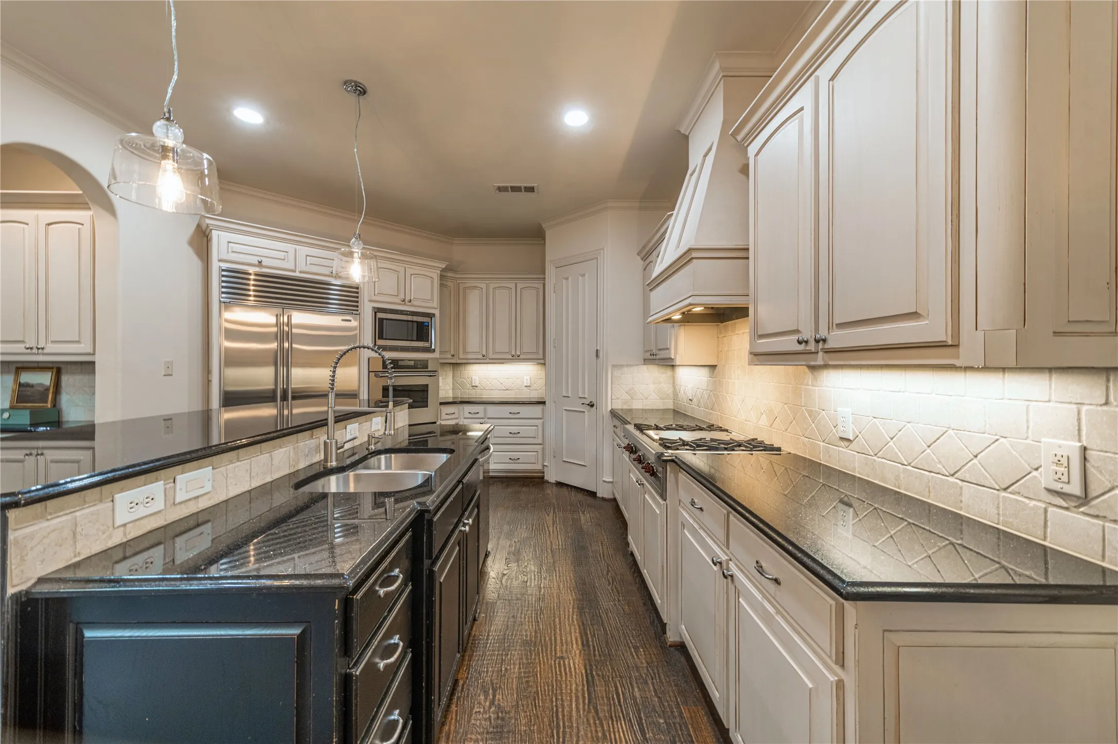 Single Family Residence For Sale in Dallas County , 6363 Vanderbilt Avenue, Dallas, Texas 75214, 4 Bedroom, 4 Bathroom, 2 Garage spaces, 3,886 Sqft, built in 2006, mls#21410832, Real Estate Agent in Dallas, Homes For Sale in Dallas county, Homes For Sale in Dallas, Realtor in Dallas Texas, Real Estate Brokerage Independent Realty Texas, Luminita Cordes Realtor