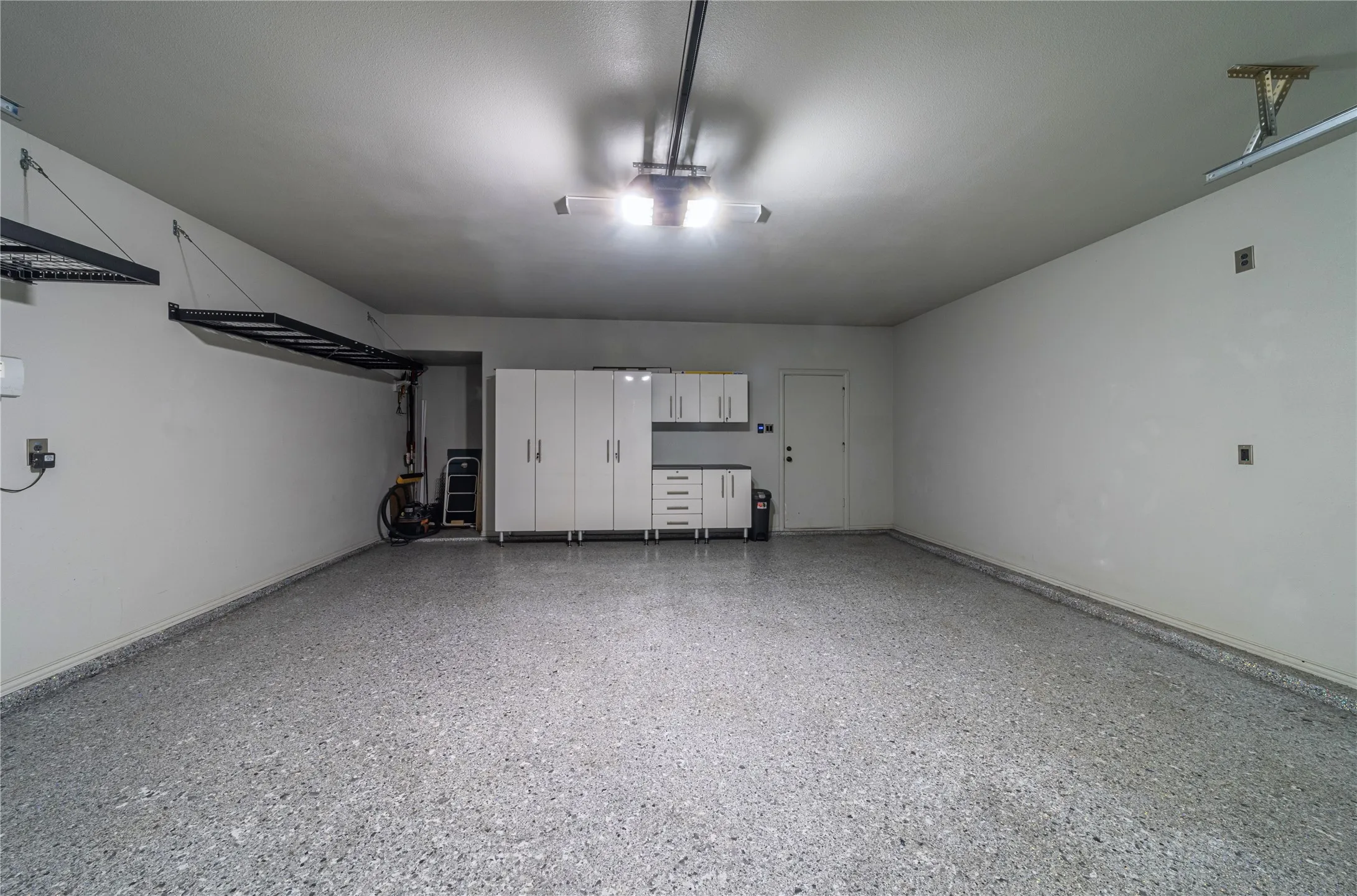 Single Family Residence For Sale in Dallas County , 6363 Vanderbilt Avenue, Dallas, Texas 75214, 4 Bedroom, 4 Bathroom, 2 Garage spaces, 3,886 Sqft, built in 2006, mls#21410832, Real Estate Agent in Dallas, Homes For Sale in Dallas county, Homes For Sale in Dallas, Realtor in Dallas Texas, Real Estate Brokerage Independent Realty Texas, Luminita Cordes Realtor