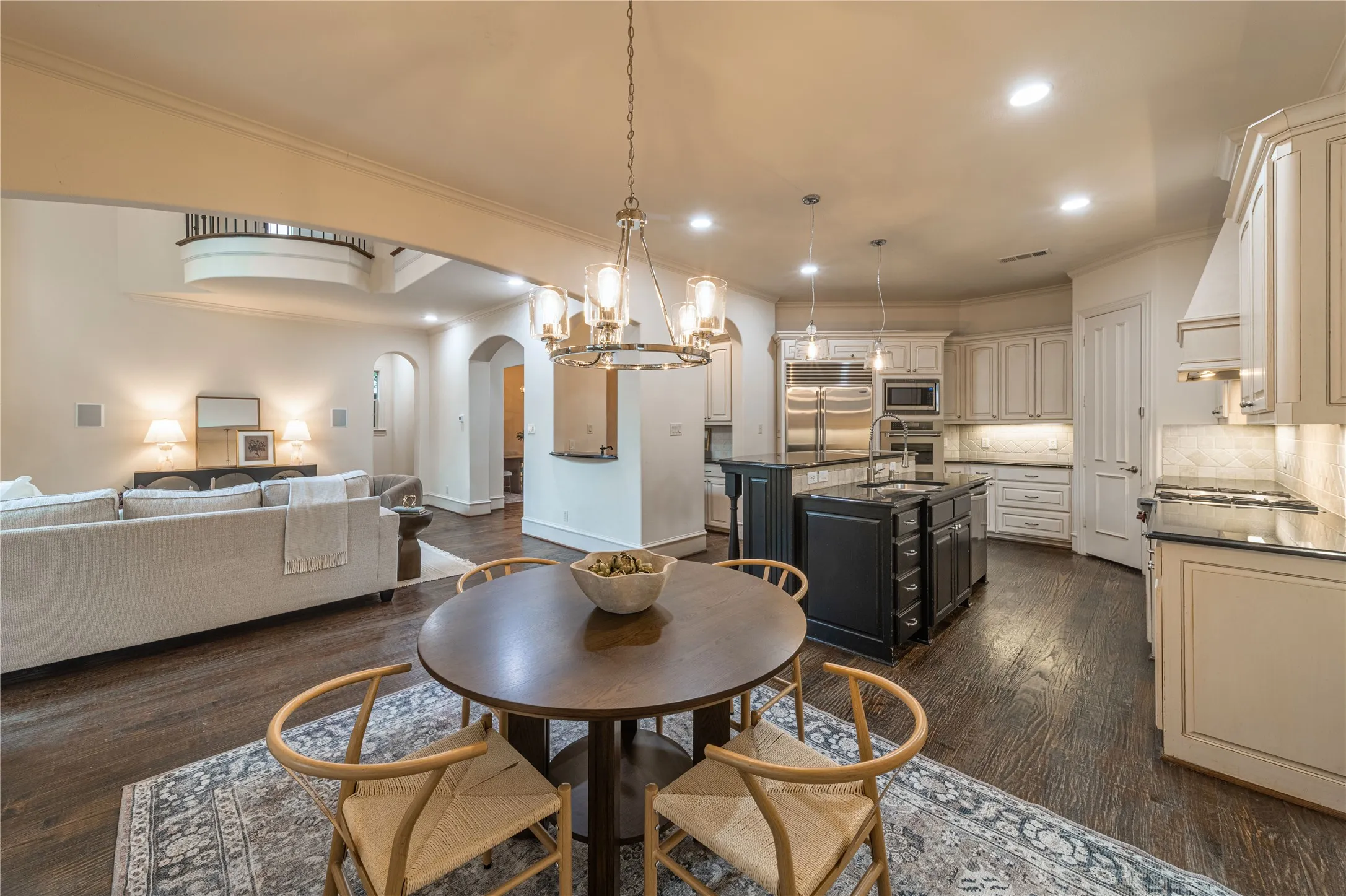 Single Family Residence For Sale in Dallas County , 6363 Vanderbilt Avenue, Dallas, Texas 75214, 4 Bedroom, 4 Bathroom, 2 Garage spaces, 3,886 Sqft, built in 2006, mls#21410832, Real Estate Agent in Dallas, Homes For Sale in Dallas county, Homes For Sale in Dallas, Realtor in Dallas Texas, Real Estate Brokerage Independent Realty Texas, Luminita Cordes Realtor