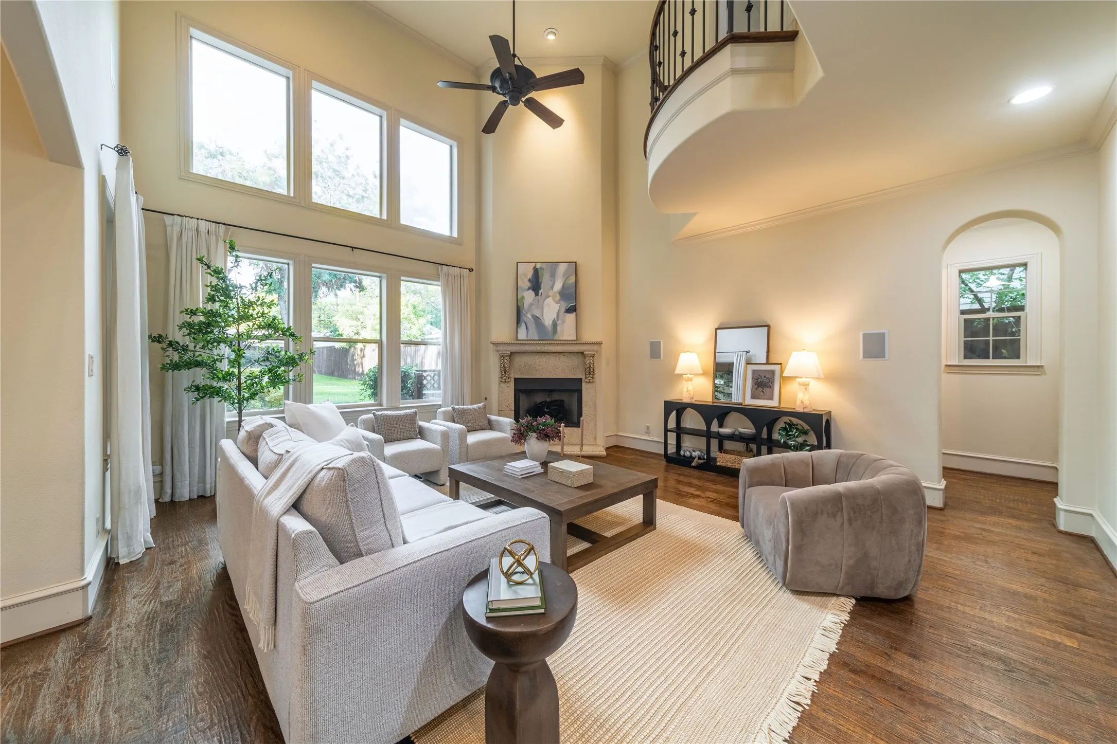 Single Family Residence For Sale in Dallas County , 6363 Vanderbilt Avenue, Dallas, Texas 75214, 4 Bedroom, 4 Bathroom, 2 Garage spaces, 3,886 Sqft, built in 2006, mls#21410832, Real Estate Agent in Dallas, Homes For Sale in Dallas county, Homes For Sale in Dallas, Realtor in Dallas Texas, Real Estate Brokerage Independent Realty Texas, Luminita Cordes Realtor