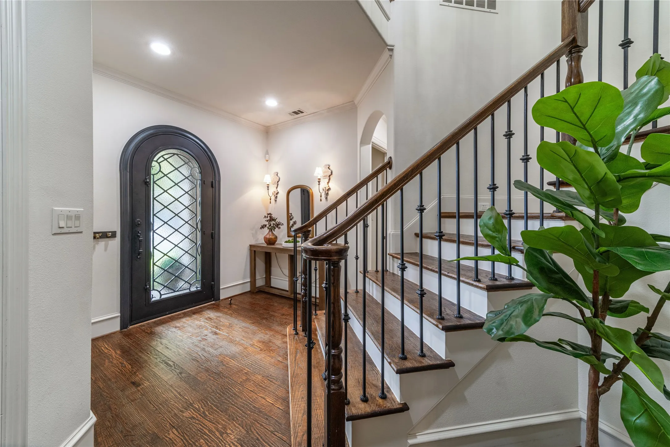 Single Family Residence For Sale in Dallas County , 6363 Vanderbilt Avenue, Dallas, Texas 75214, 4 Bedroom, 4 Bathroom, 2 Garage spaces, 3,886 Sqft, built in 2006, mls#21410832, Real Estate Agent in Dallas, Homes For Sale in Dallas county, Homes For Sale in Dallas, Realtor in Dallas Texas, Real Estate Brokerage Independent Realty Texas, Luminita Cordes Realtor