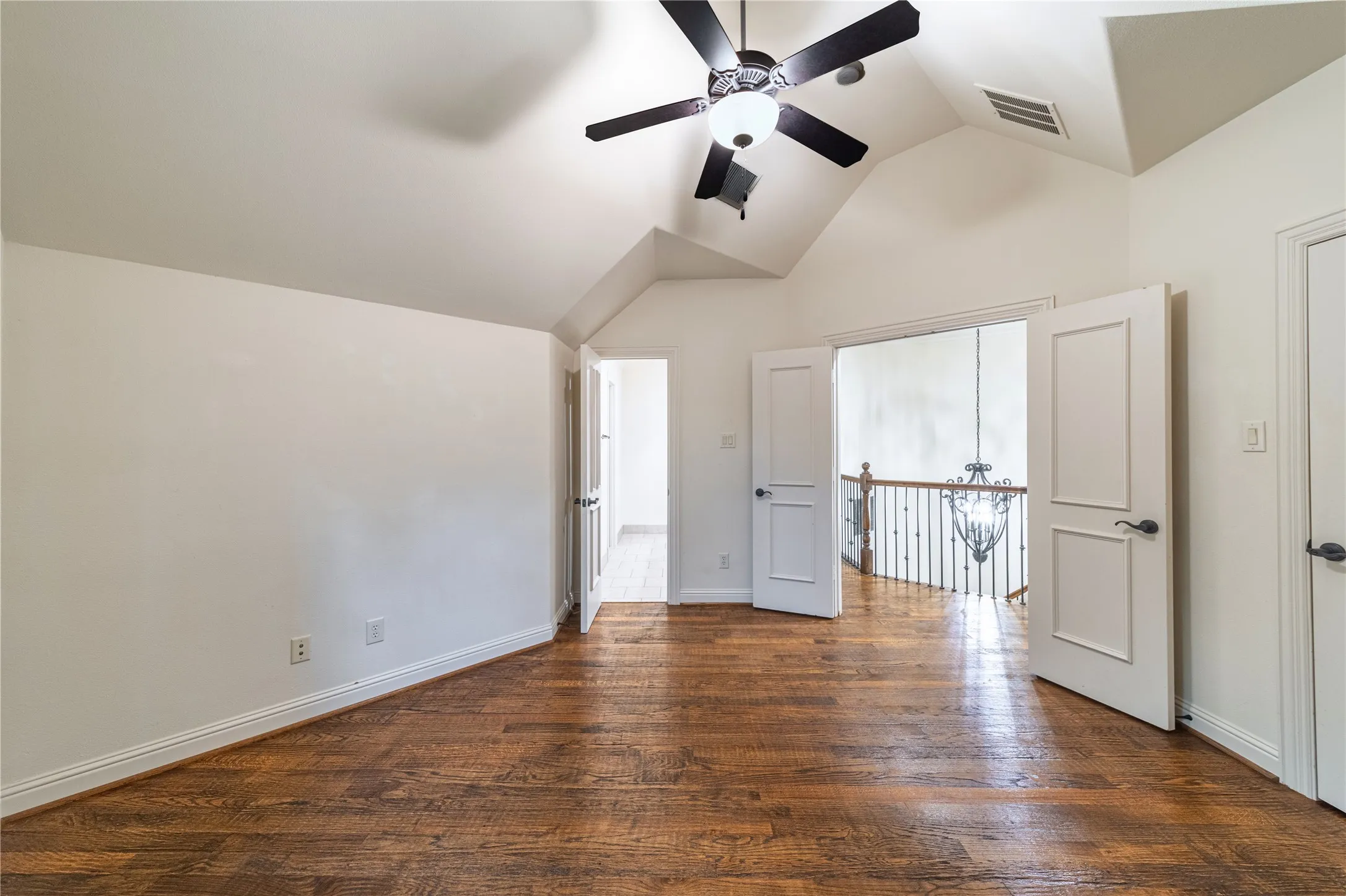 Single Family Residence For Sale in Dallas County , 6363 Vanderbilt Avenue, Dallas, Texas 75214, 4 Bedroom, 4 Bathroom, 2 Garage spaces, 3,886 Sqft, built in 2006, mls#21410832, Real Estate Agent in Dallas, Homes For Sale in Dallas county, Homes For Sale in Dallas, Realtor in Dallas Texas, Real Estate Brokerage Independent Realty Texas, Luminita Cordes Realtor