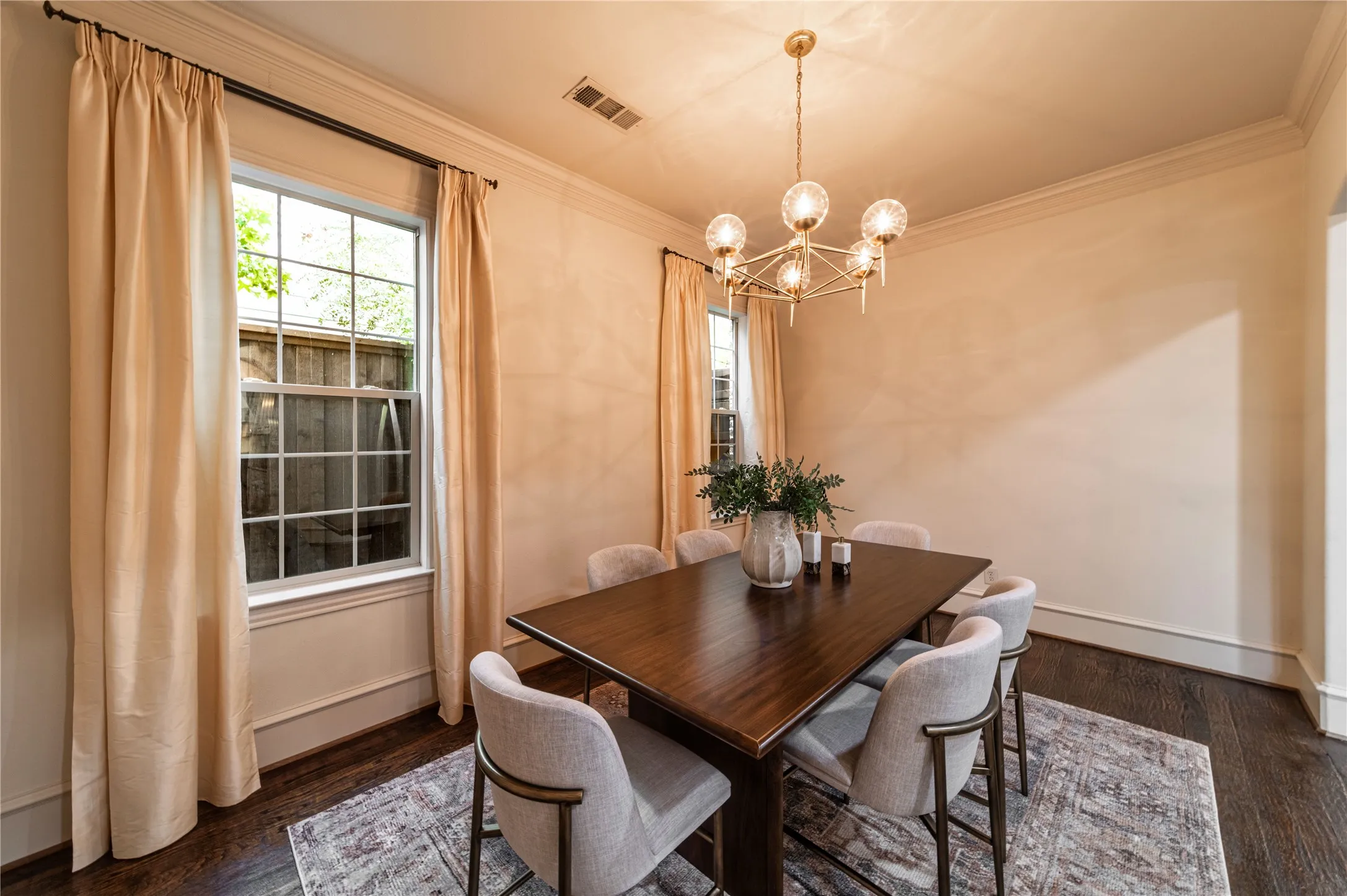 Single Family Residence For Sale in Dallas County , 6363 Vanderbilt Avenue, Dallas, Texas 75214, 4 Bedroom, 4 Bathroom, 2 Garage spaces, 3,886 Sqft, built in 2006, mls#21410832, Real Estate Agent in Dallas, Homes For Sale in Dallas county, Homes For Sale in Dallas, Realtor in Dallas Texas, Real Estate Brokerage Independent Realty Texas, Luminita Cordes Realtor
