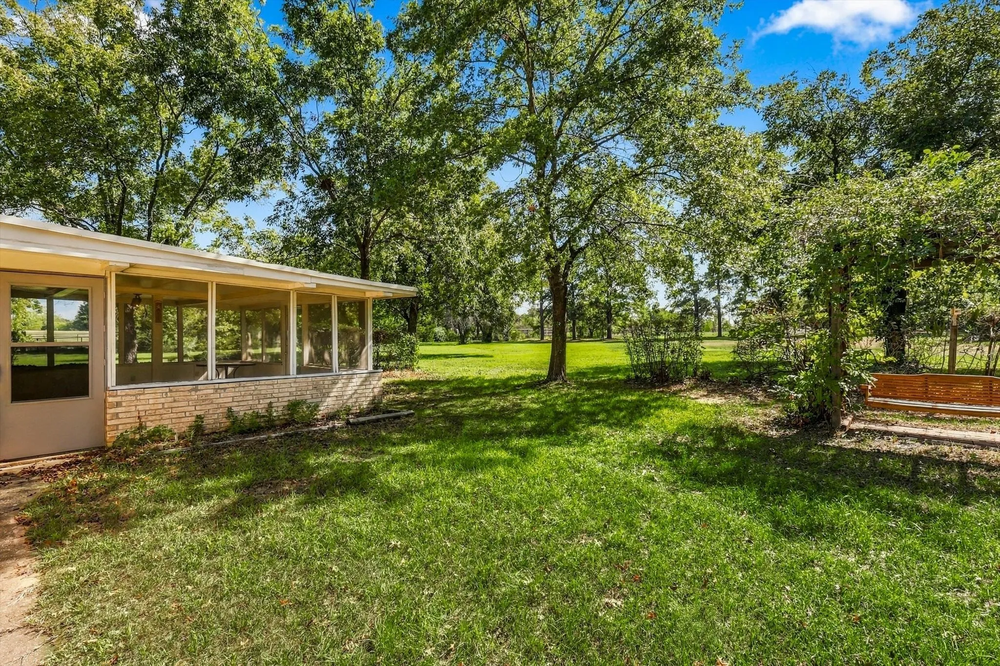Single Family Residence For Sale in Denton County , 8260 Tudor Lane, Argyle, Texas 76226, 3 Bedroom, 4 Bathroom, 4 Garage spaces, 2,267 Sqft, built in 1976, mls#21410775, Real Estate Agent in Argyle, Homes For Sale in Denton county, Homes For Sale in Argyle, Realtor in Argyle Texas, Real Estate Brokerage Independent Realty Texas, Luminita Cordes Realtor