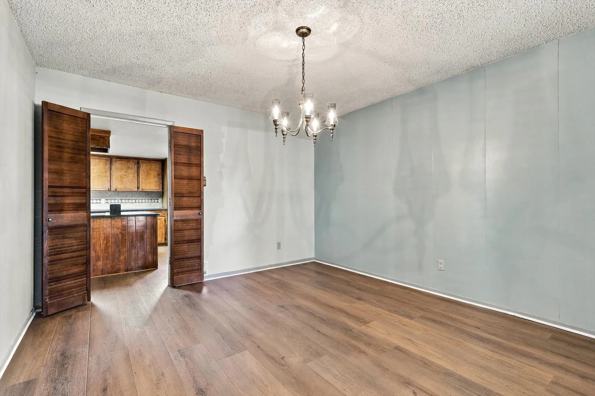 Single Family Residence For Sale in Denton County , 8260 Tudor Lane, Argyle, Texas 76226, 3 Bedroom, 4 Bathroom, 4 Garage spaces, 2,267 Sqft, built in 1976, mls#21410775, Real Estate Agent in Argyle, Homes For Sale in Denton county, Homes For Sale in Argyle, Realtor in Argyle Texas, Real Estate Brokerage Independent Realty Texas, Luminita Cordes Realtor