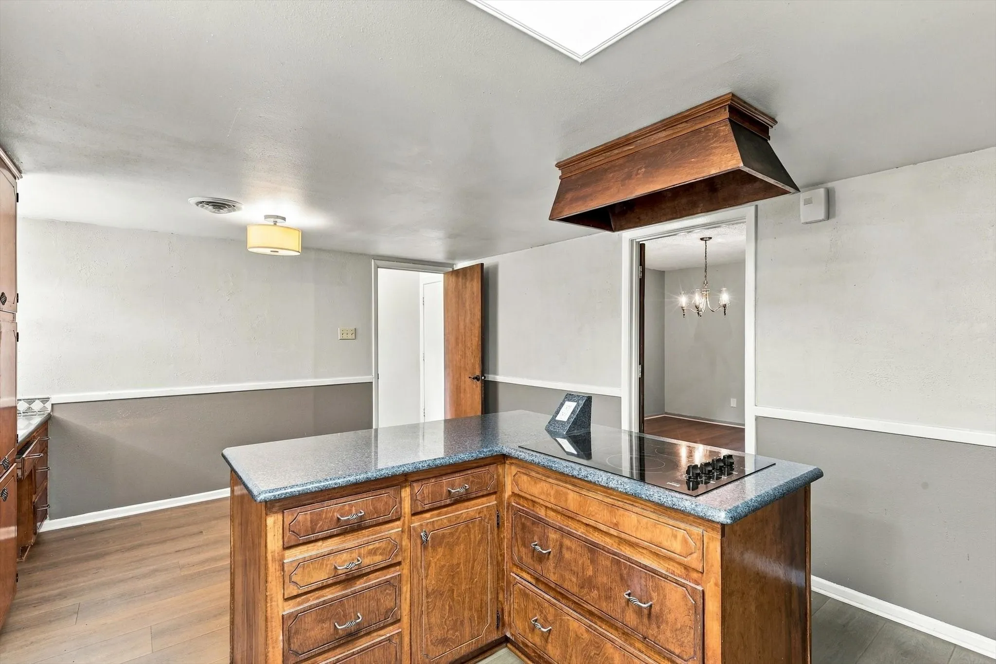 Single Family Residence For Sale in Denton County , 8260 Tudor Lane, Argyle, Texas 76226, 3 Bedroom, 4 Bathroom, 4 Garage spaces, 2,267 Sqft, built in 1976, mls#21410775, Real Estate Agent in Argyle, Homes For Sale in Denton county, Homes For Sale in Argyle, Realtor in Argyle Texas, Real Estate Brokerage Independent Realty Texas, Luminita Cordes Realtor
