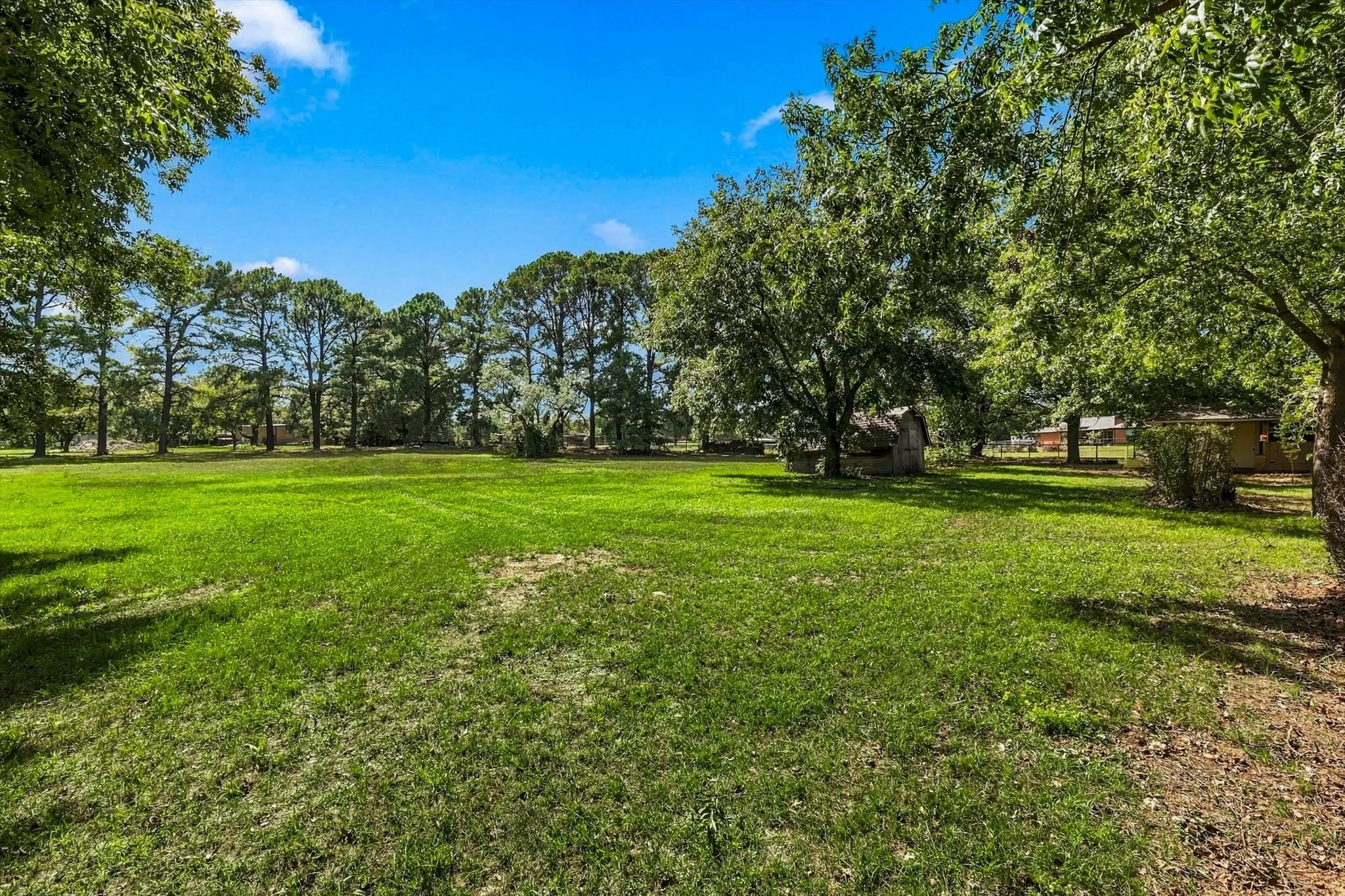 Single Family Residence For Sale in Denton County , 8260 Tudor Lane, Argyle, Texas 76226, 3 Bedroom, 4 Bathroom, 4 Garage spaces, 2,267 Sqft, built in 1976, mls#21410775, Real Estate Agent in Argyle, Homes For Sale in Denton county, Homes For Sale in Argyle, Realtor in Argyle Texas, Real Estate Brokerage Independent Realty Texas, Luminita Cordes Realtor