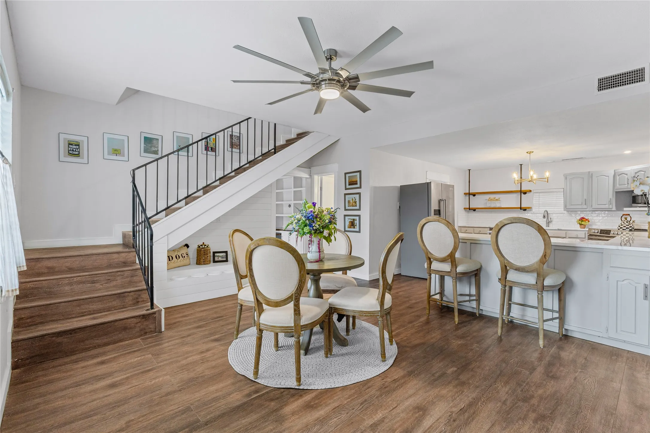 Single Family Residence For Sale in Tarrant County , 9501 Confederate Park Road, Lakeside, Texas 76135, 4 Bedroom, 5 Bathroom, 2 Garage spaces, 5,199 Sqft, built in 1984, mls#21412525, Real Estate Agent in Lakeside, Homes For Sale in Tarrant county, Homes For Sale in Lakeside, Realtor in Lakeside Texas, Real Estate Brokerage Independent Realty Texas, Luminita Cordes Realtor