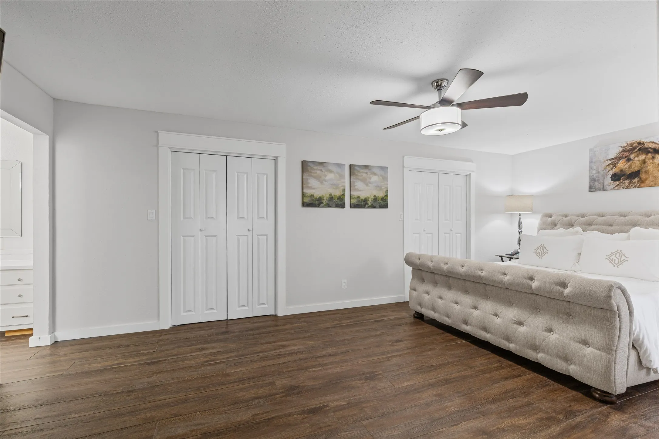 Single Family Residence For Sale in Tarrant County , 9501 Confederate Park Road, Lakeside, Texas 76135, 4 Bedroom, 5 Bathroom, 2 Garage spaces, 5,199 Sqft, built in 1984, mls#21412525, Real Estate Agent in Lakeside, Homes For Sale in Tarrant county, Homes For Sale in Lakeside, Realtor in Lakeside Texas, Real Estate Brokerage Independent Realty Texas, Luminita Cordes Realtor