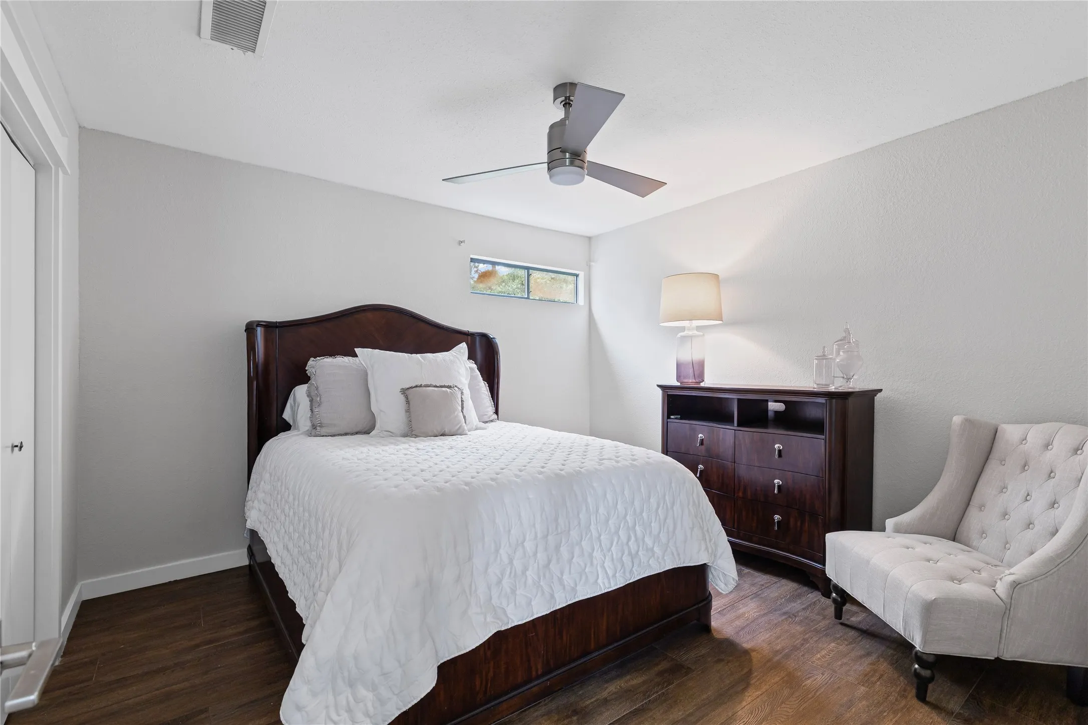 Single Family Residence For Sale in Tarrant County , 9501 Confederate Park Road, Lakeside, Texas 76135, 4 Bedroom, 5 Bathroom, 2 Garage spaces, 5,199 Sqft, built in 1984, mls#21412525, Real Estate Agent in Lakeside, Homes For Sale in Tarrant county, Homes For Sale in Lakeside, Realtor in Lakeside Texas, Real Estate Brokerage Independent Realty Texas, Luminita Cordes Realtor