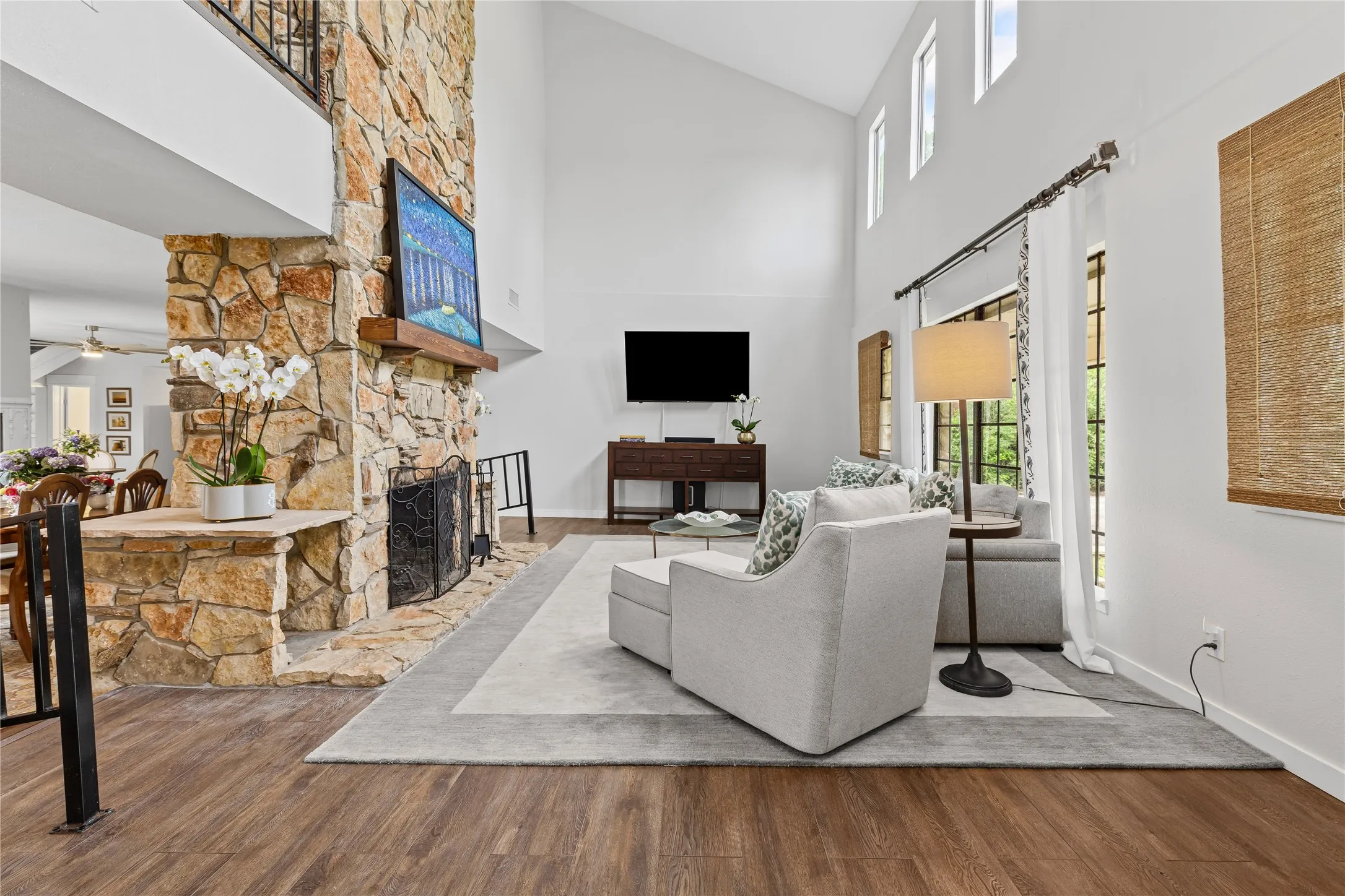 Single Family Residence For Sale in Tarrant County , 9501 Confederate Park Road, Lakeside, Texas 76135, 4 Bedroom, 5 Bathroom, 2 Garage spaces, 5,199 Sqft, built in 1984, mls#21412525, Real Estate Agent in Lakeside, Homes For Sale in Tarrant county, Homes For Sale in Lakeside, Realtor in Lakeside Texas, Real Estate Brokerage Independent Realty Texas, Luminita Cordes Realtor