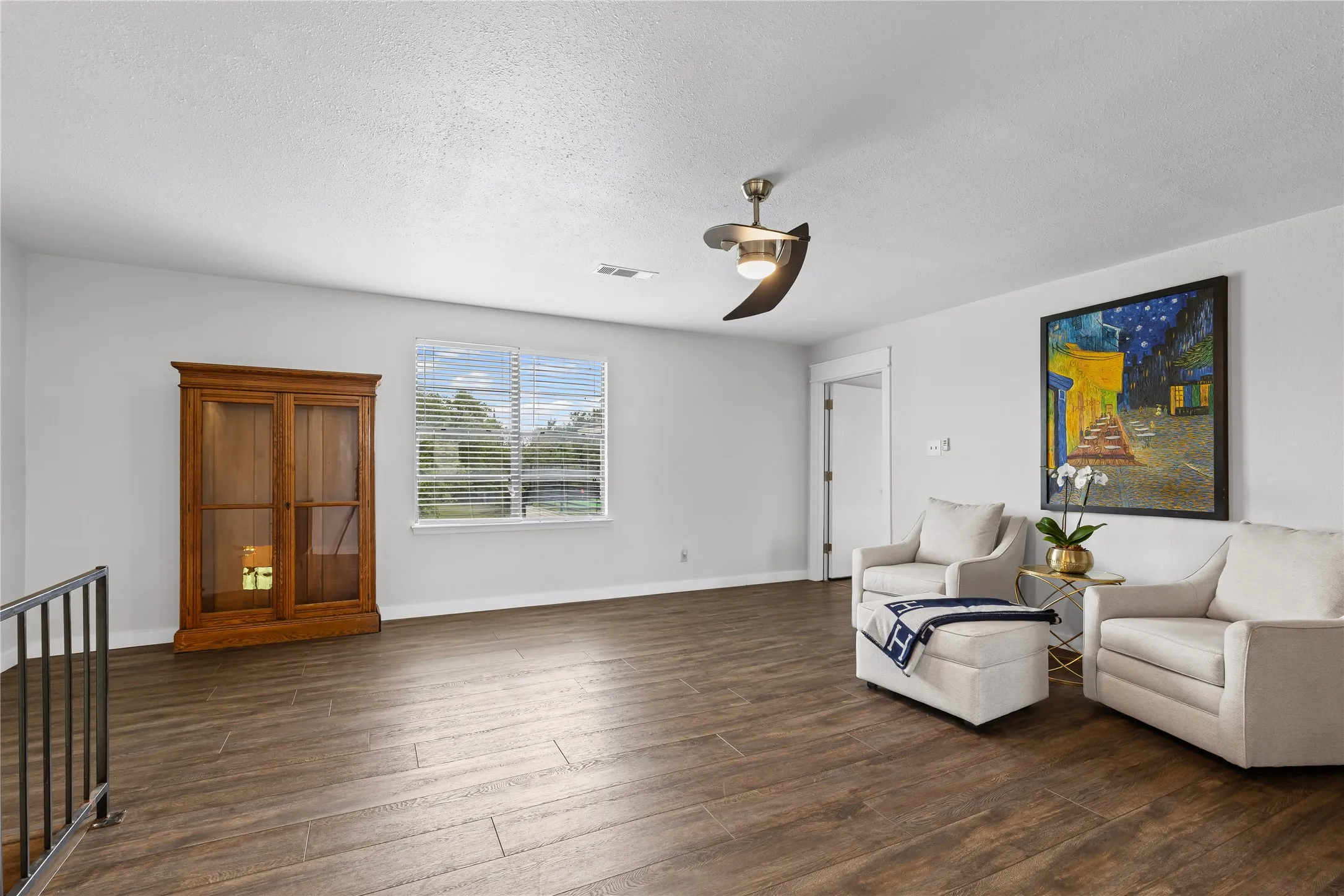 Single Family Residence For Sale in Tarrant County , 9501 Confederate Park Road, Lakeside, Texas 76135, 4 Bedroom, 5 Bathroom, 2 Garage spaces, 5,199 Sqft, built in 1984, mls#21412525, Real Estate Agent in Lakeside, Homes For Sale in Tarrant county, Homes For Sale in Lakeside, Realtor in Lakeside Texas, Real Estate Brokerage Independent Realty Texas, Luminita Cordes Realtor