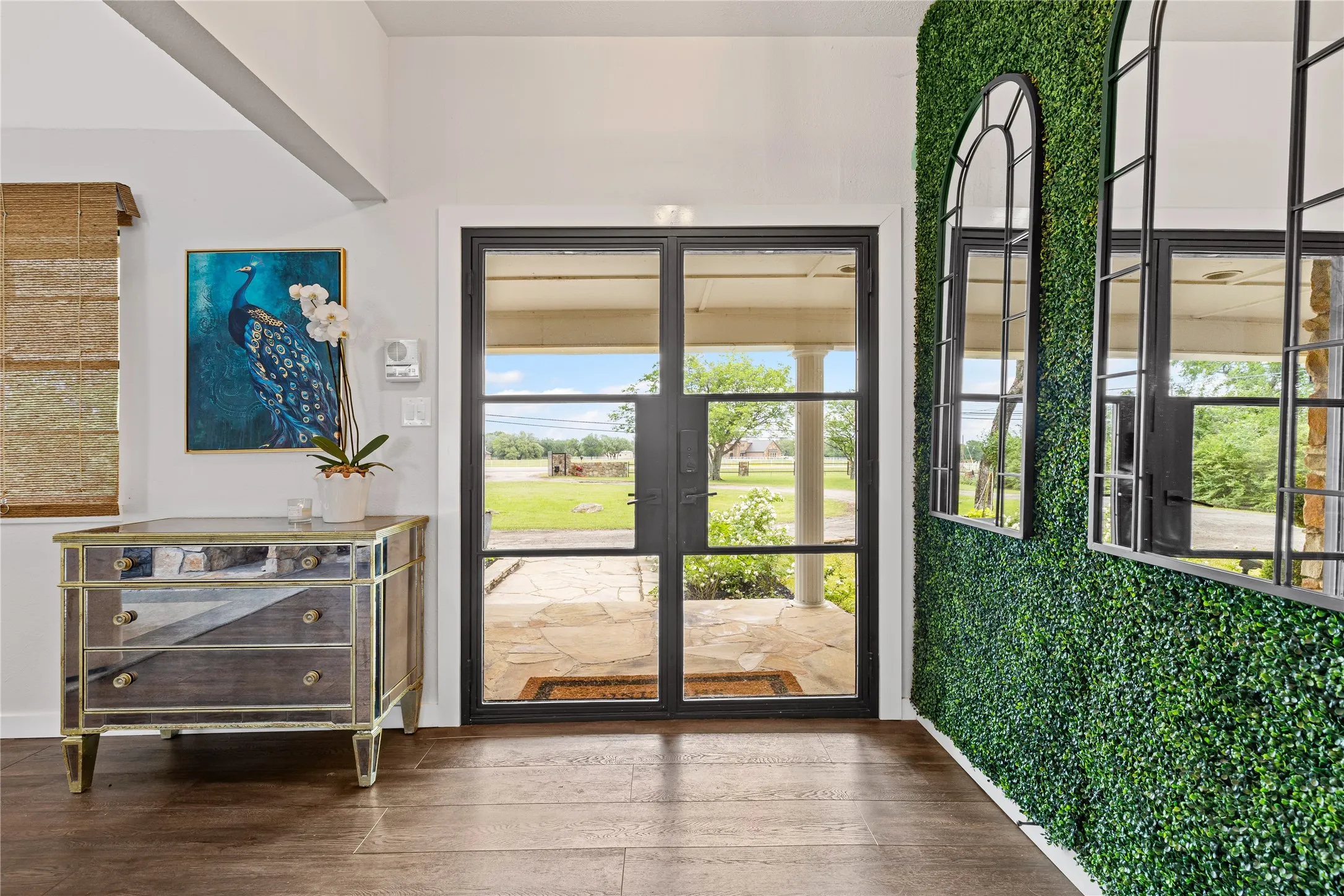 Single Family Residence For Sale in Tarrant County , 9501 Confederate Park Road, Lakeside, Texas 76135, 4 Bedroom, 5 Bathroom, 2 Garage spaces, 5,199 Sqft, built in 1984, mls#21412525, Real Estate Agent in Lakeside, Homes For Sale in Tarrant county, Homes For Sale in Lakeside, Realtor in Lakeside Texas, Real Estate Brokerage Independent Realty Texas, Luminita Cordes Realtor