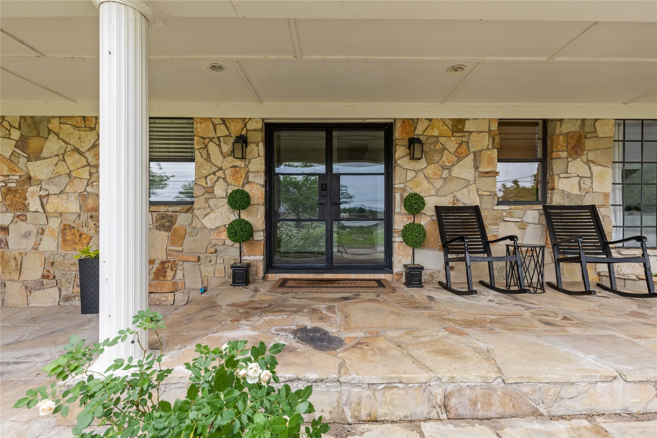 Single Family Residence For Sale in Tarrant County , 9501 Confederate Park Road, Lakeside, Texas 76135, 4 Bedroom, 5 Bathroom, 2 Garage spaces, 5,199 Sqft, built in 1984, mls#21412525, Real Estate Agent in Lakeside, Homes For Sale in Tarrant county, Homes For Sale in Lakeside, Realtor in Lakeside Texas, Real Estate Brokerage Independent Realty Texas, Luminita Cordes Realtor