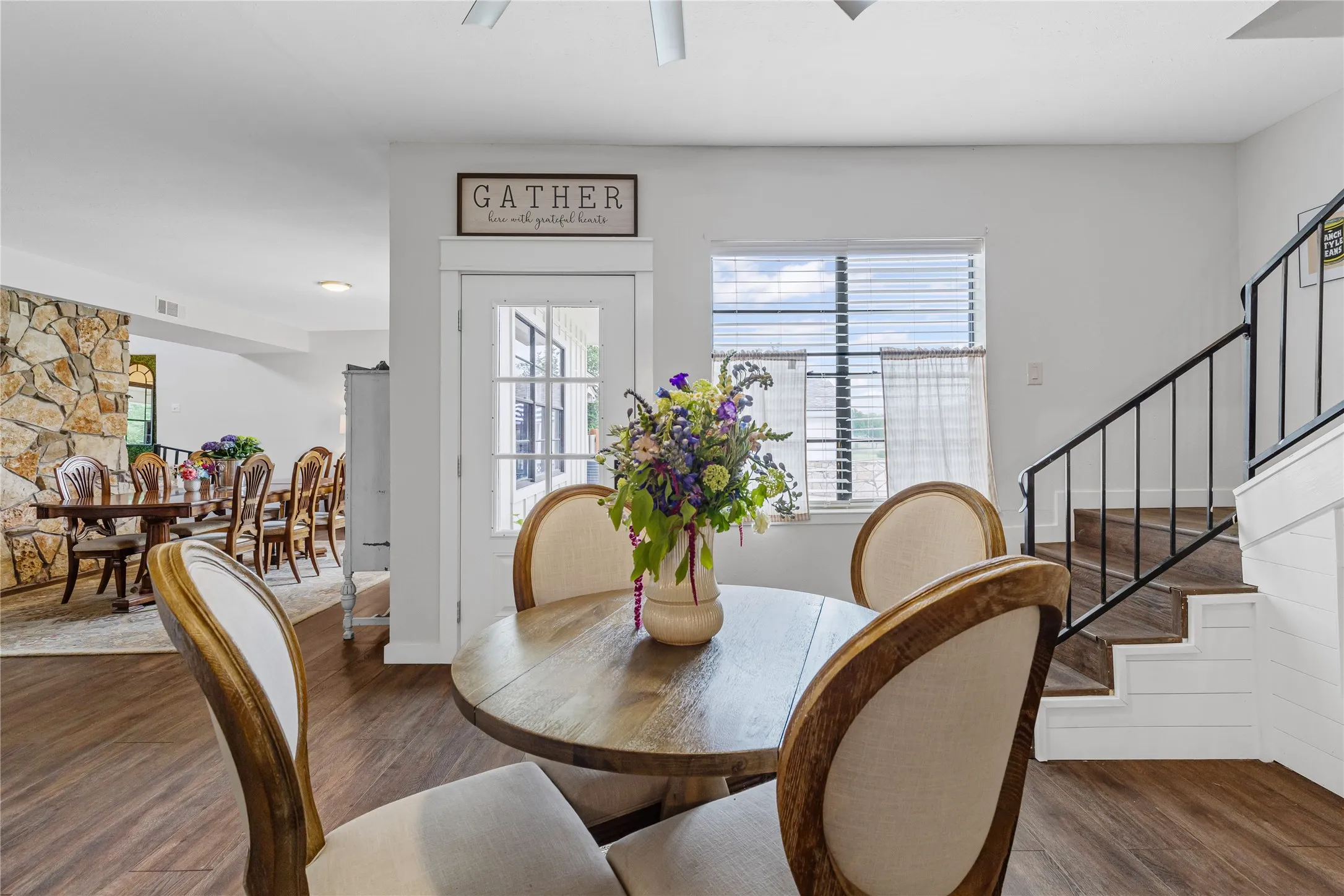Single Family Residence For Sale in Tarrant County , 9501 Confederate Park Road, Lakeside, Texas 76135, 4 Bedroom, 5 Bathroom, 2 Garage spaces, 5,199 Sqft, built in 1984, mls#21412525, Real Estate Agent in Lakeside, Homes For Sale in Tarrant county, Homes For Sale in Lakeside, Realtor in Lakeside Texas, Real Estate Brokerage Independent Realty Texas, Luminita Cordes Realtor