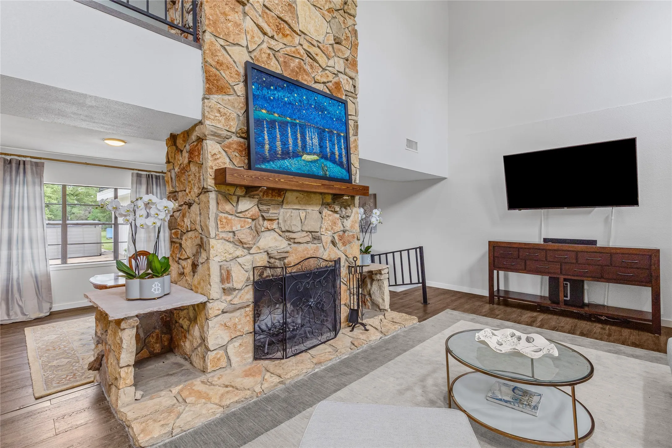 Single Family Residence For Sale in Tarrant County , 9501 Confederate Park Road, Lakeside, Texas 76135, 4 Bedroom, 5 Bathroom, 2 Garage spaces, 5,199 Sqft, built in 1984, mls#21412525, Real Estate Agent in Lakeside, Homes For Sale in Tarrant county, Homes For Sale in Lakeside, Realtor in Lakeside Texas, Real Estate Brokerage Independent Realty Texas, Luminita Cordes Realtor