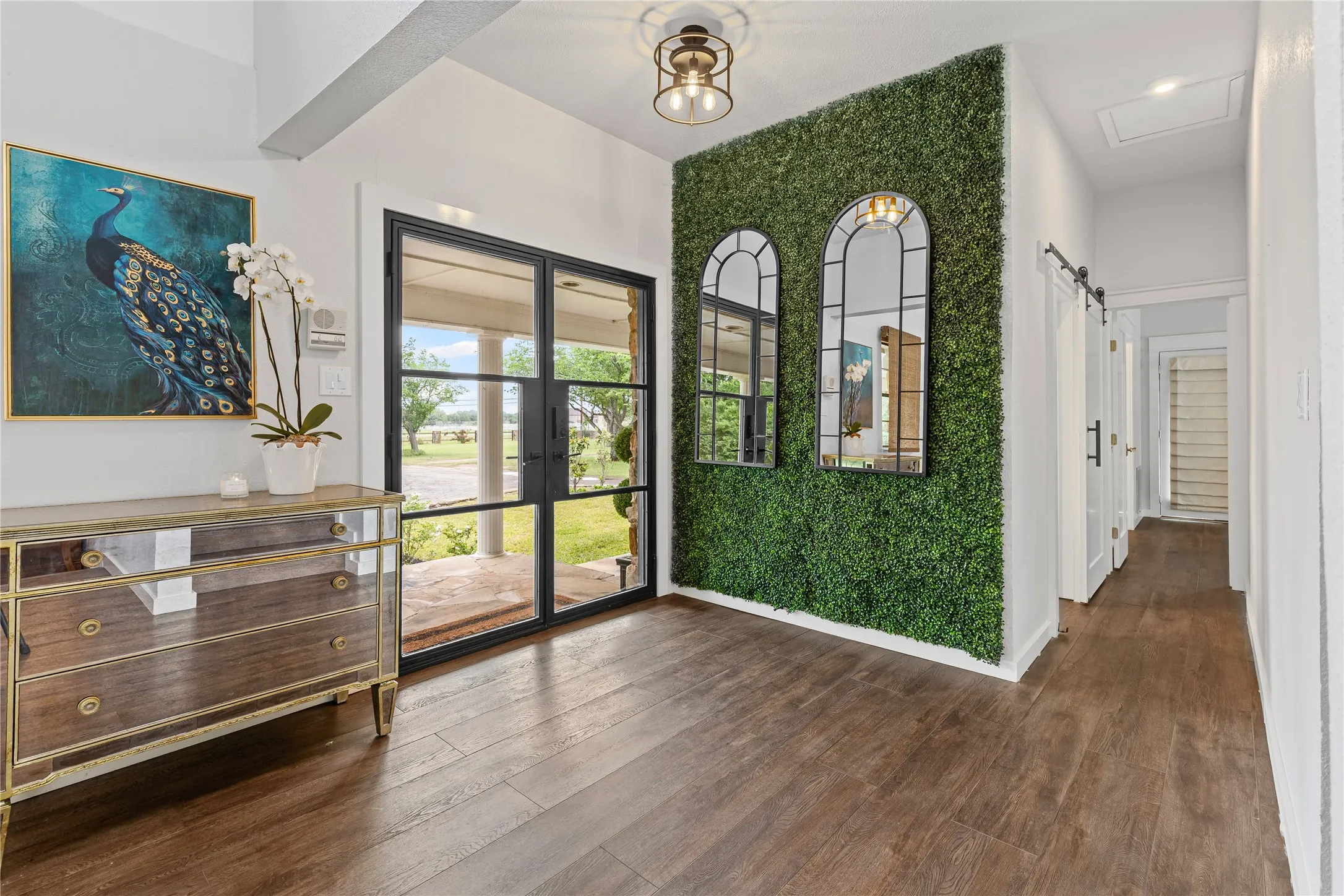 Single Family Residence For Sale in Tarrant County , 9501 Confederate Park Road, Lakeside, Texas 76135, 4 Bedroom, 5 Bathroom, 2 Garage spaces, 5,199 Sqft, built in 1984, mls#21412525, Real Estate Agent in Lakeside, Homes For Sale in Tarrant county, Homes For Sale in Lakeside, Realtor in Lakeside Texas, Real Estate Brokerage Independent Realty Texas, Luminita Cordes Realtor