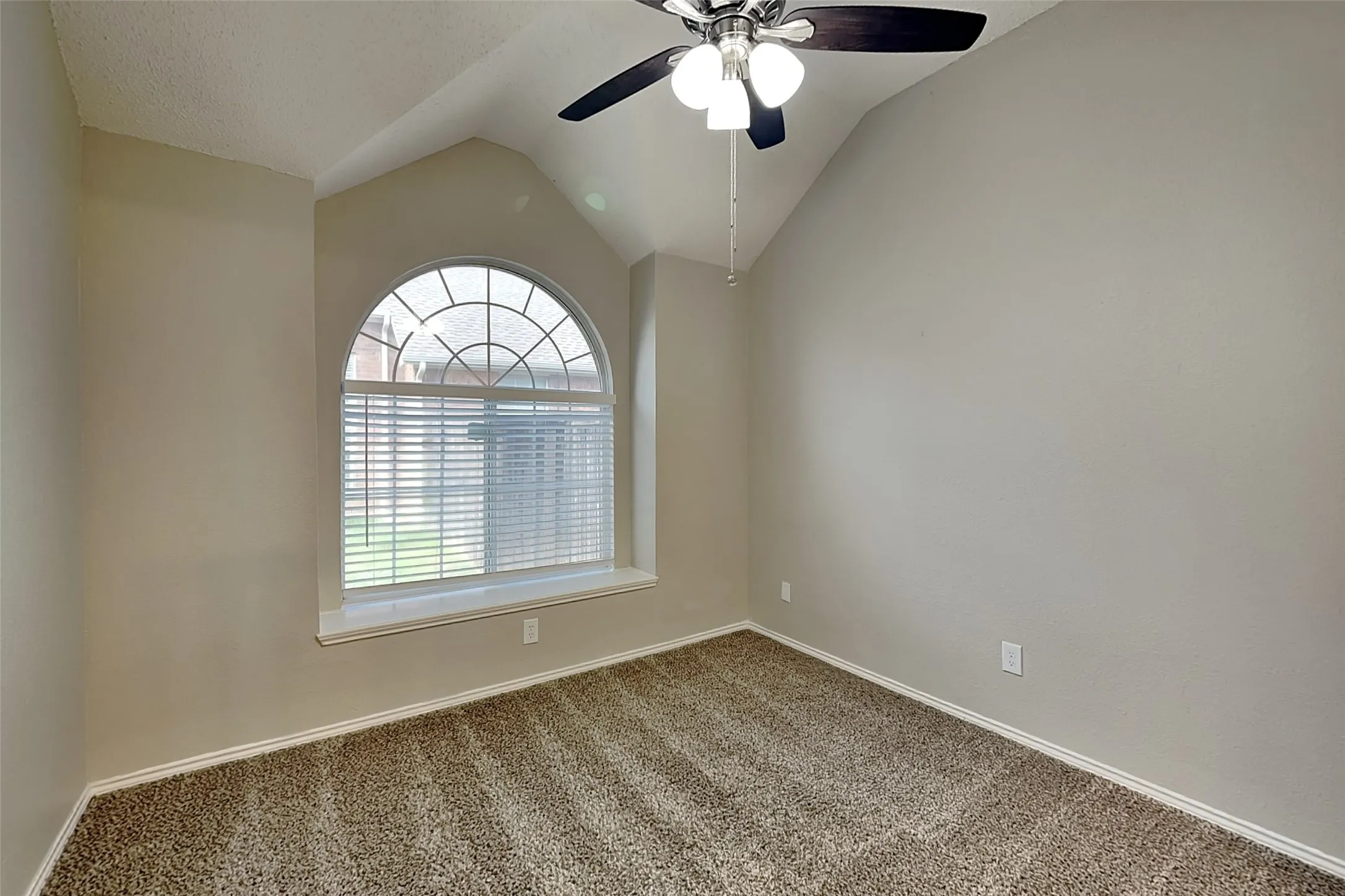 Single Family Residence For Rent in Denton County , 20 Sonora Drive, Trophy Club, Texas 76262, 4 Bedroom, 2 Bathroom, 2 Garage spaces, 2,150 Sqft, built in 1995, mls#21412553, Real Estate Agent in Trophy Club, Homes For Rent in Denton county, Homes For Rent in Trophy Club, Realtor in Trophy Club Texas, Real Estate Brokerage Independent Realty Texas, Luminita Cordes Realtor