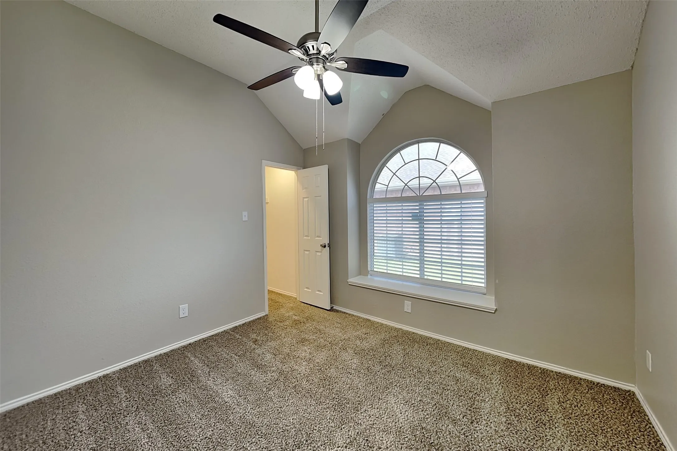 Single Family Residence For Rent in Denton County , 20 Sonora Drive, Trophy Club, Texas 76262, 4 Bedroom, 2 Bathroom, 2 Garage spaces, 2,150 Sqft, built in 1995, mls#21412553, Real Estate Agent in Trophy Club, Homes For Rent in Denton county, Homes For Rent in Trophy Club, Realtor in Trophy Club Texas, Real Estate Brokerage Independent Realty Texas, Luminita Cordes Realtor