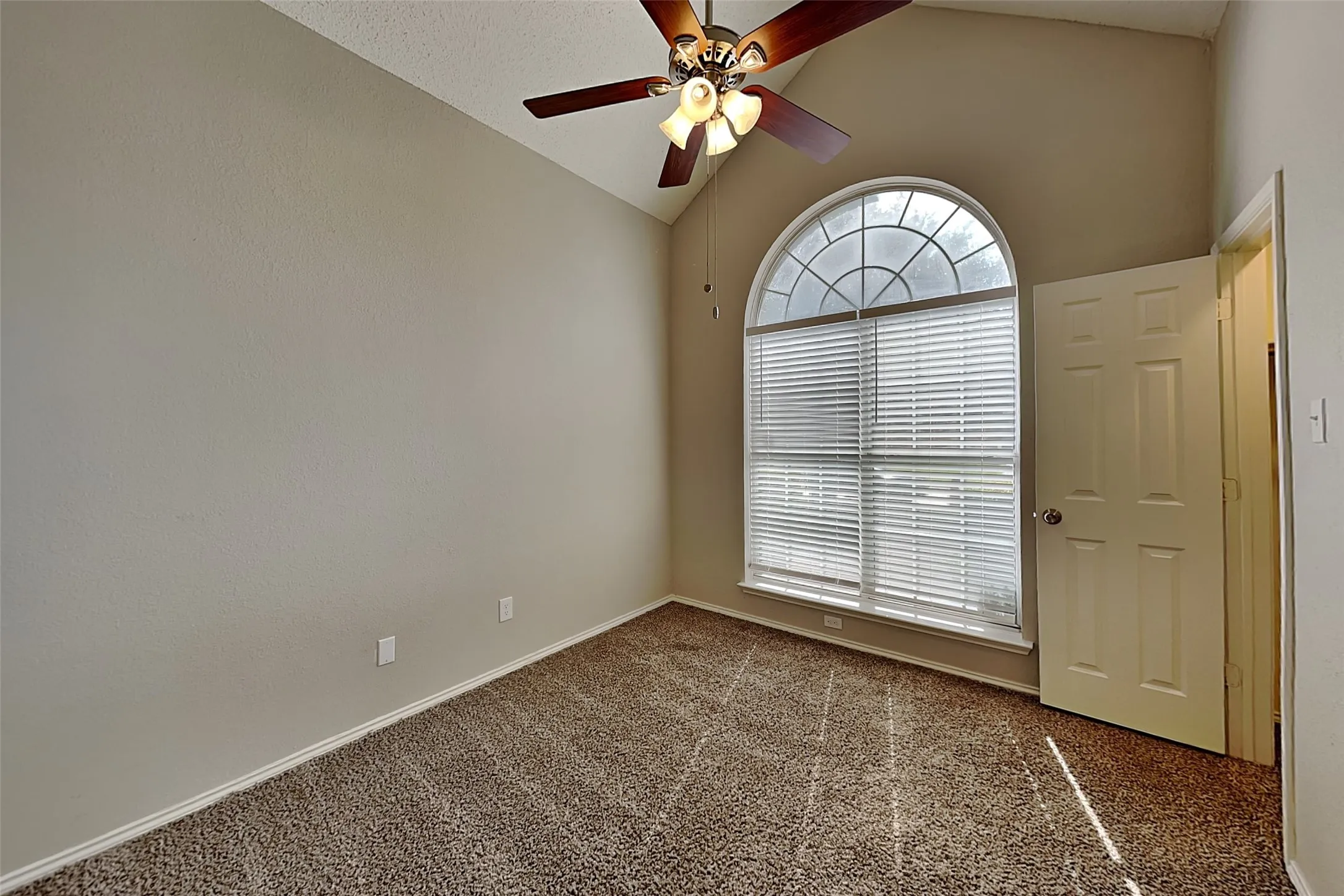 Single Family Residence For Rent in Denton County , 20 Sonora Drive, Trophy Club, Texas 76262, 4 Bedroom, 2 Bathroom, 2 Garage spaces, 2,150 Sqft, built in 1995, mls#21412553, Real Estate Agent in Trophy Club, Homes For Rent in Denton county, Homes For Rent in Trophy Club, Realtor in Trophy Club Texas, Real Estate Brokerage Independent Realty Texas, Luminita Cordes Realtor