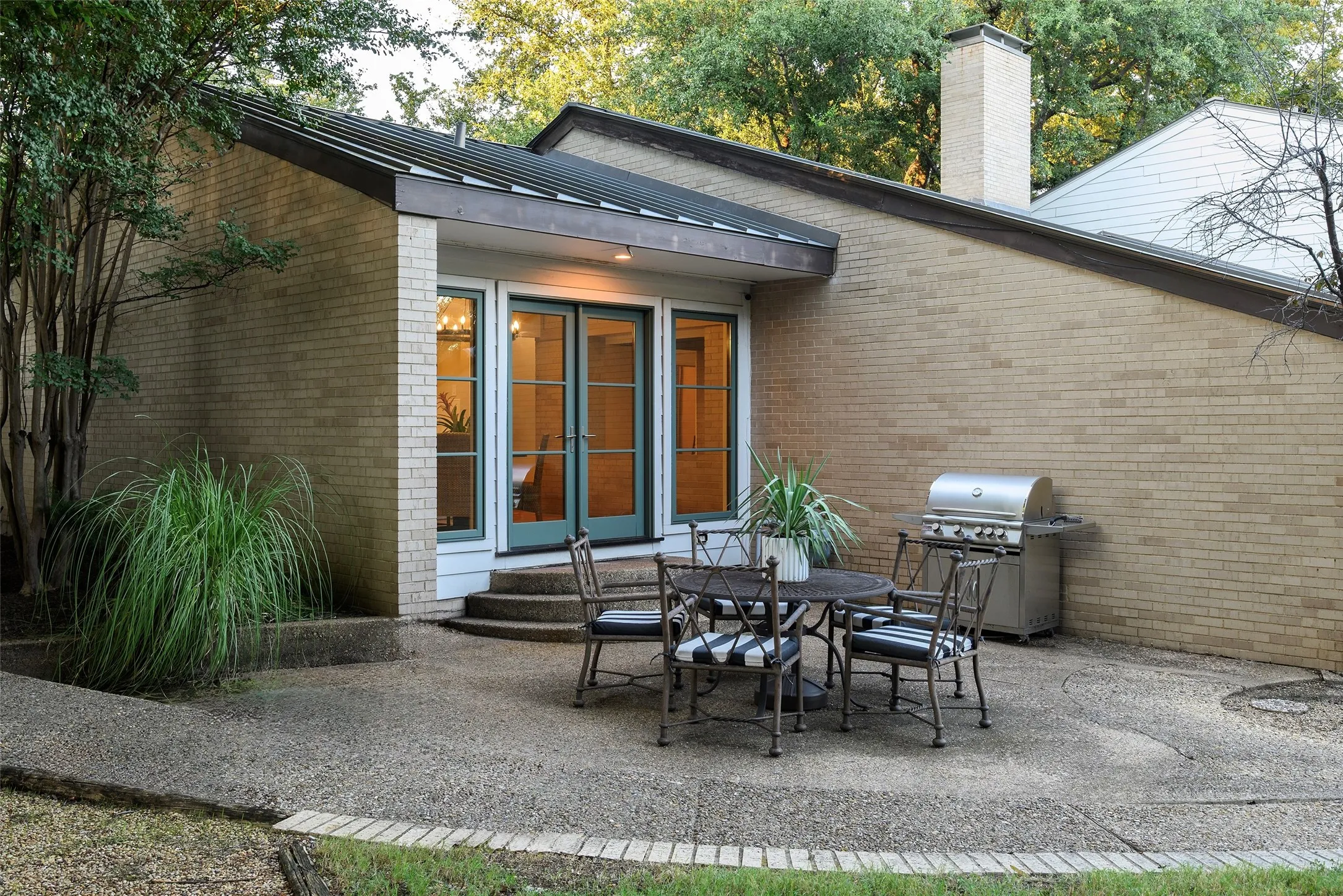 Single Family Residence For Sale in Dallas County , 4930 Mangold Circle, Dallas, Texas 75229, 4 Bedroom, 5 Bathroom, Garage spaces, 4,570 Sqft, built in 1969, mls#21411983, Real Estate Agent in Dallas, Homes For Sale in Dallas county, Homes For Sale in Dallas, Realtor in Dallas Texas, Real Estate Brokerage Independent Realty Texas, Luminita Cordes Realtor