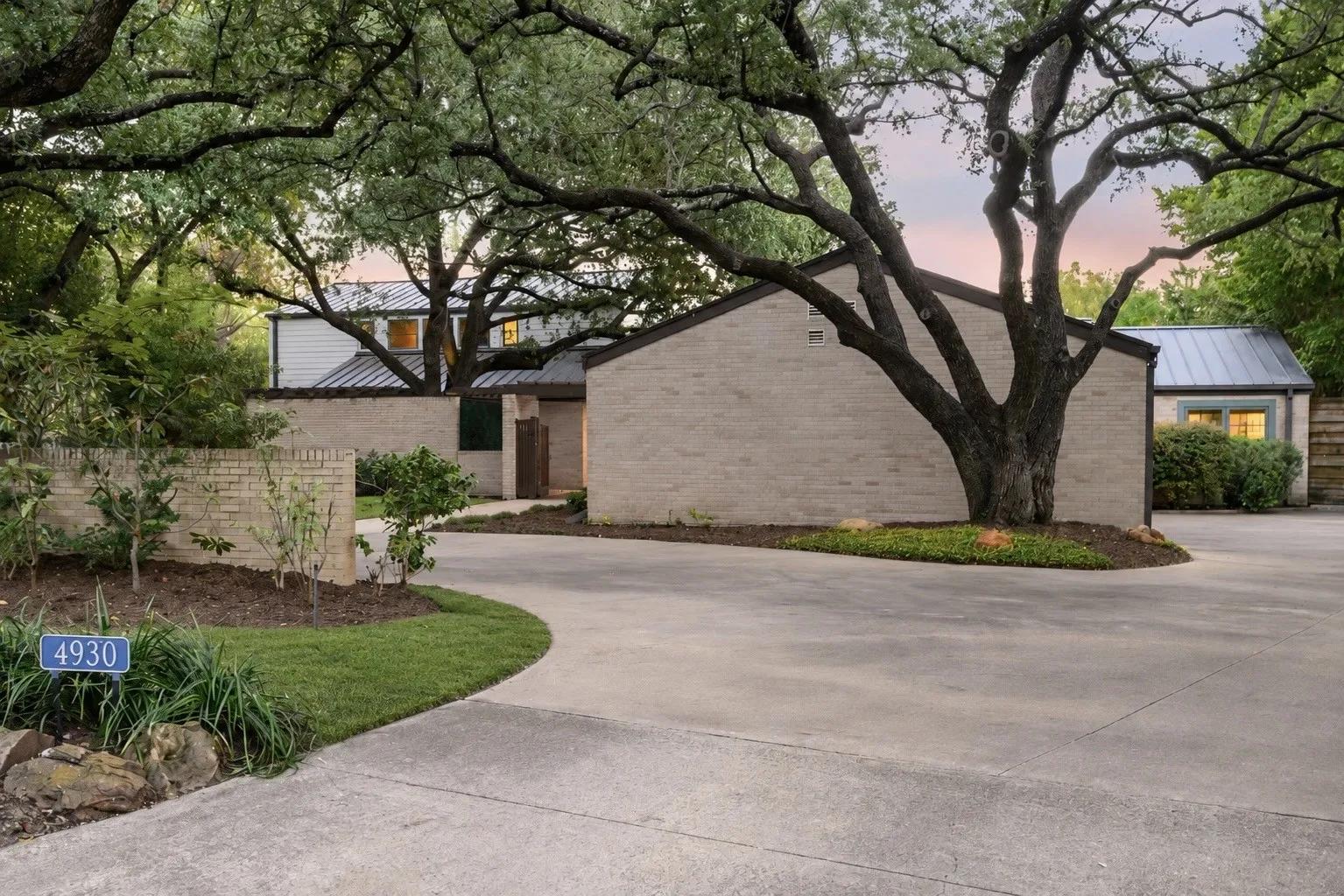 Single Family Residence For Sale in Dallas County , 4930 Mangold Circle, Dallas, Texas 75229, 4 Bedroom, 5 Bathroom, Garage spaces, 4,570 Sqft, built in 1969, mls#21411983, Real Estate Agent in Dallas, Homes For Sale in Dallas county, Homes For Sale in Dallas, Realtor in Dallas Texas, Real Estate Brokerage Independent Realty Texas, Luminita Cordes Realtor