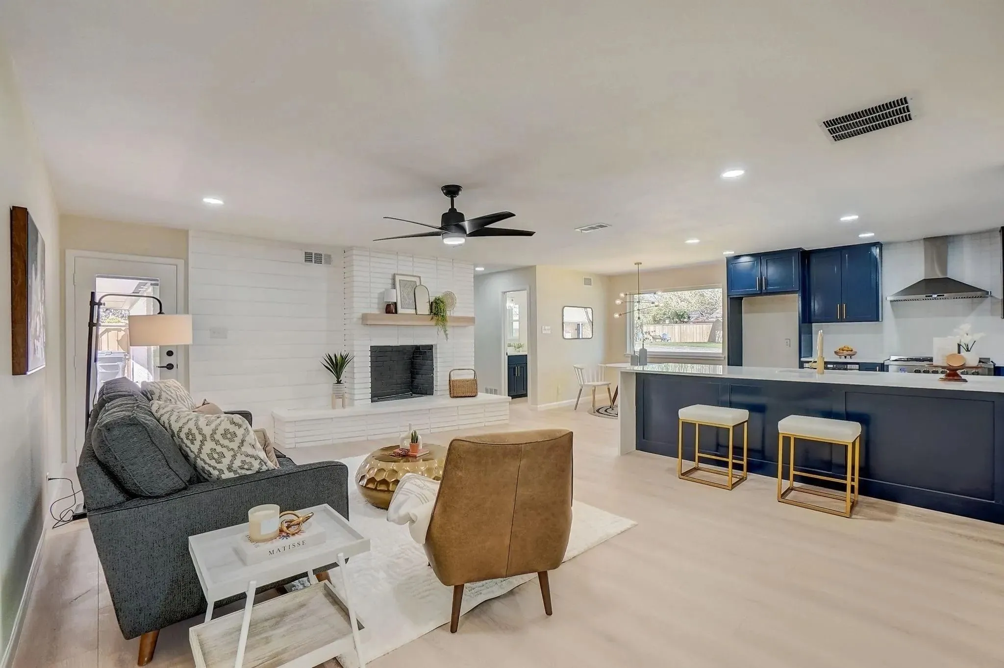Single Family Residence For Rent in Dallas County , 3040 Ponder Place, Dallas, Texas 75229, 4 Bedroom, 4 Bathroom, 2 Garage spaces, 2,496 Sqft, built in 1965, mls#21412570, Real Estate Agent in Dallas, Homes For Rent in Dallas county, Homes For Rent in Dallas, Realtor in Dallas Texas, Real Estate Brokerage Independent Realty Texas, Luminita Cordes Realtor