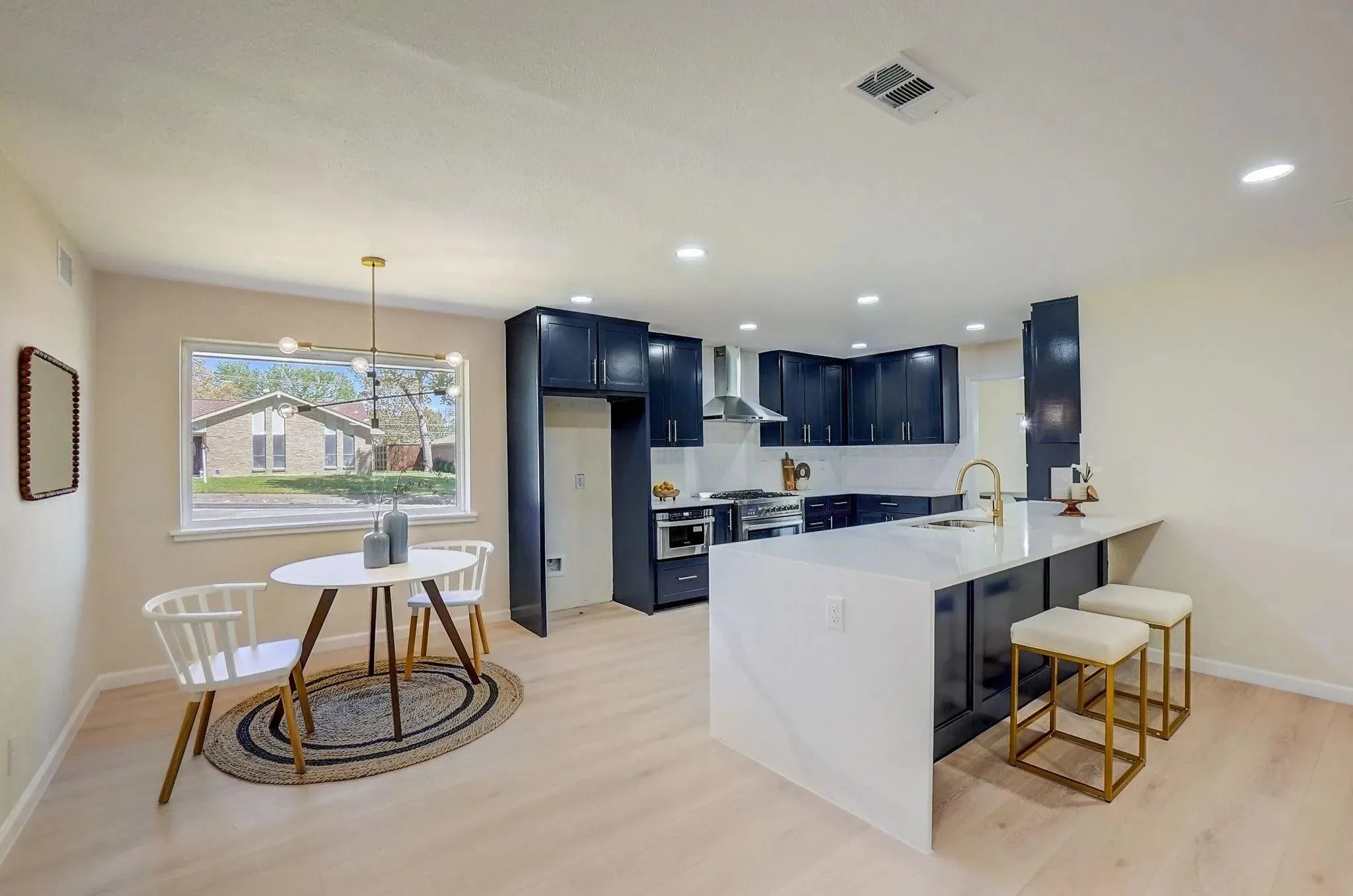 Single Family Residence For Rent in Dallas County , 3040 Ponder Place, Dallas, Texas 75229, 4 Bedroom, 4 Bathroom, 2 Garage spaces, 2,496 Sqft, built in 1965, mls#21412570, Real Estate Agent in Dallas, Homes For Rent in Dallas county, Homes For Rent in Dallas, Realtor in Dallas Texas, Real Estate Brokerage Independent Realty Texas, Luminita Cordes Realtor