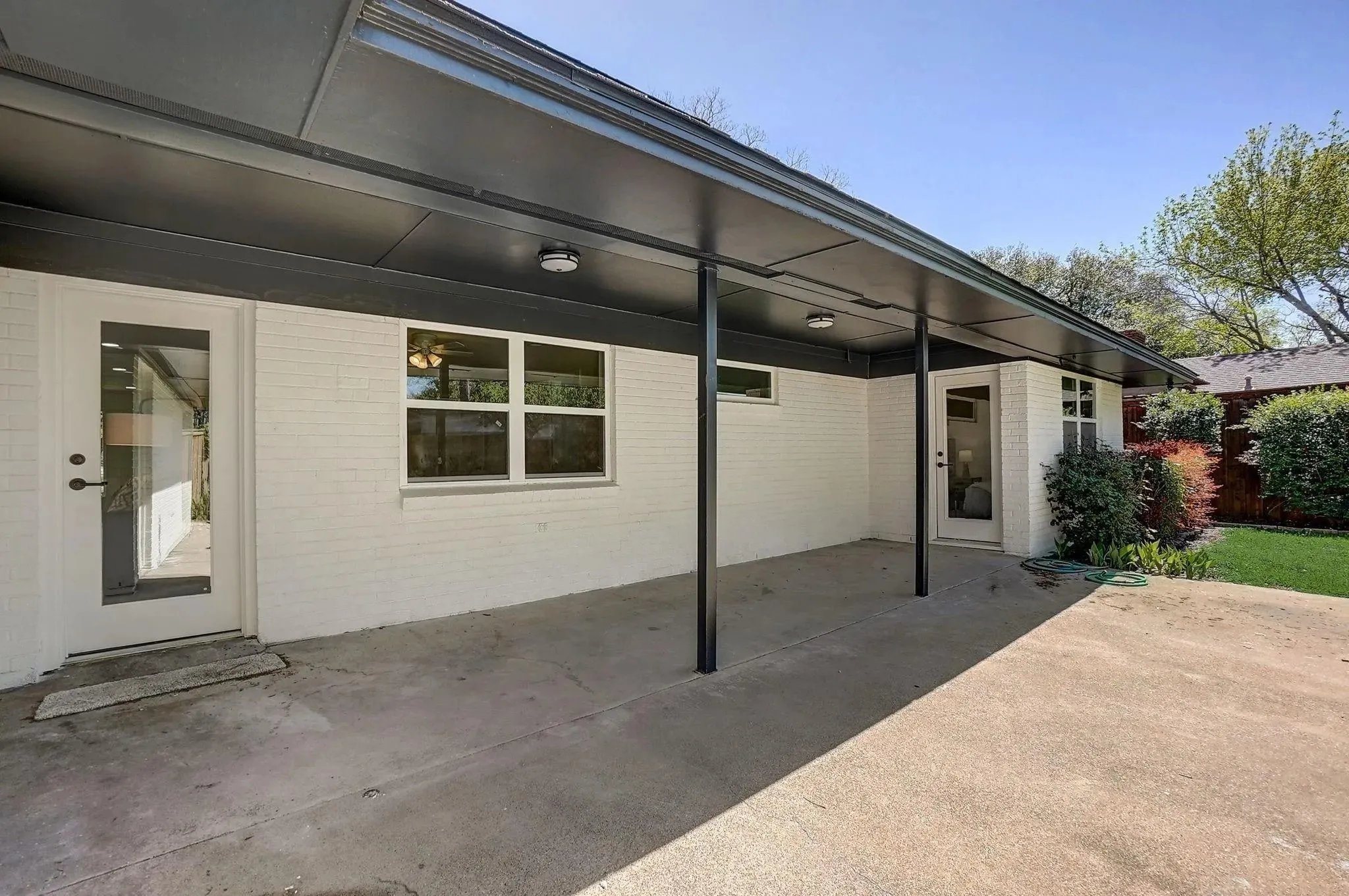 Single Family Residence For Rent in Dallas County , 3040 Ponder Place, Dallas, Texas 75229, 4 Bedroom, 4 Bathroom, 2 Garage spaces, 2,496 Sqft, built in 1965, mls#21412570, Real Estate Agent in Dallas, Homes For Rent in Dallas county, Homes For Rent in Dallas, Realtor in Dallas Texas, Real Estate Brokerage Independent Realty Texas, Luminita Cordes Realtor