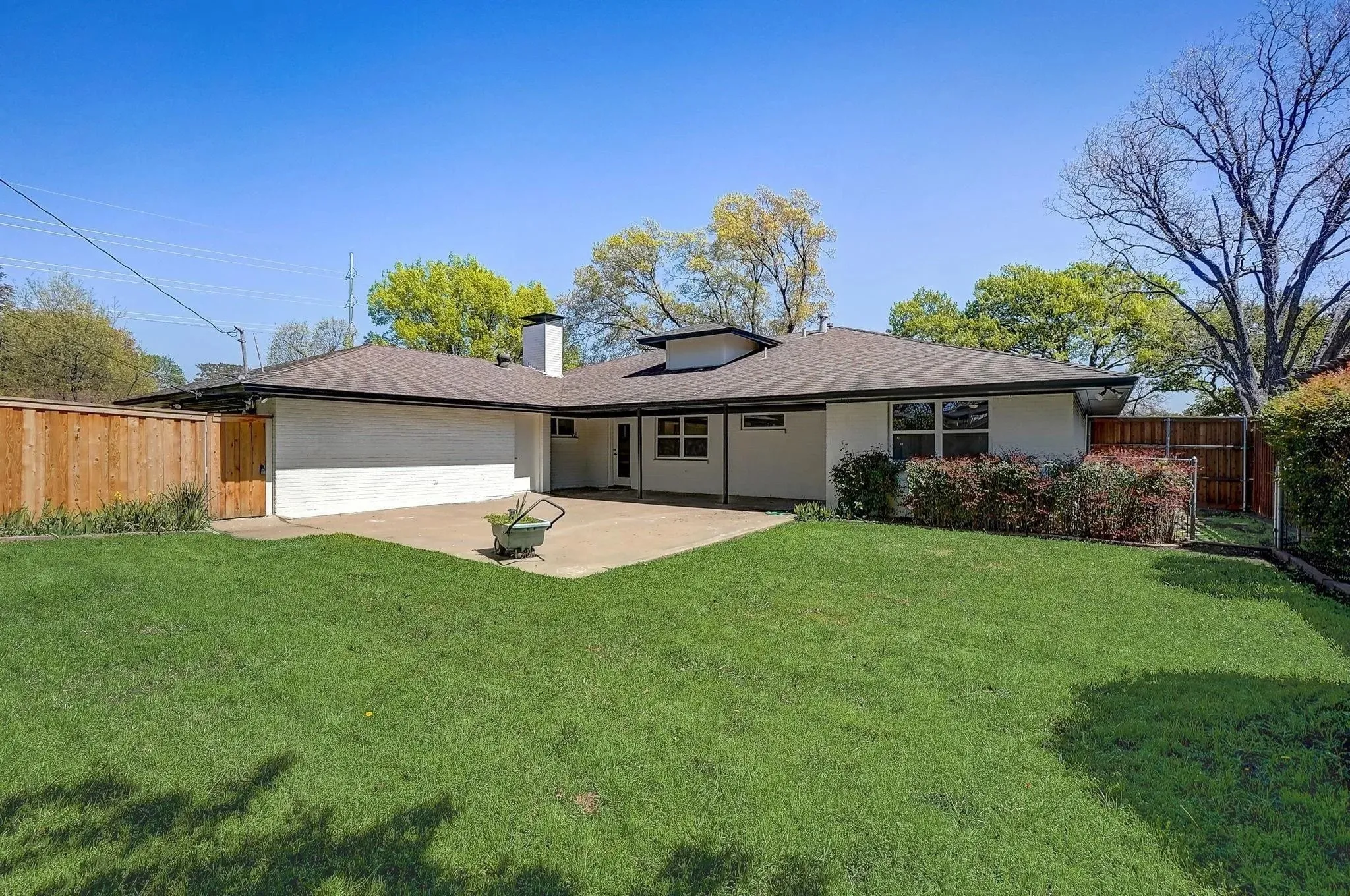 Single Family Residence For Rent in Dallas County , 3040 Ponder Place, Dallas, Texas 75229, 4 Bedroom, 4 Bathroom, 2 Garage spaces, 2,496 Sqft, built in 1965, mls#21412570, Real Estate Agent in Dallas, Homes For Rent in Dallas county, Homes For Rent in Dallas, Realtor in Dallas Texas, Real Estate Brokerage Independent Realty Texas, Luminita Cordes Realtor