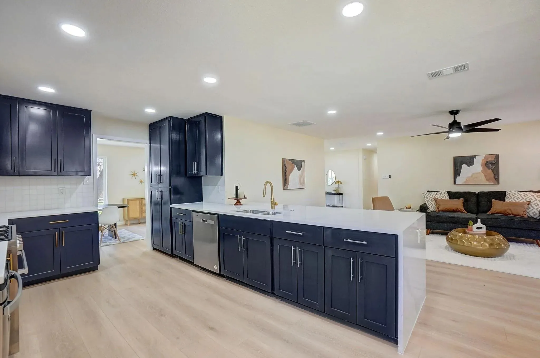 Single Family Residence For Rent in Dallas County , 3040 Ponder Place, Dallas, Texas 75229, 4 Bedroom, 4 Bathroom, 2 Garage spaces, 2,496 Sqft, built in 1965, mls#21412570, Real Estate Agent in Dallas, Homes For Rent in Dallas county, Homes For Rent in Dallas, Realtor in Dallas Texas, Real Estate Brokerage Independent Realty Texas, Luminita Cordes Realtor