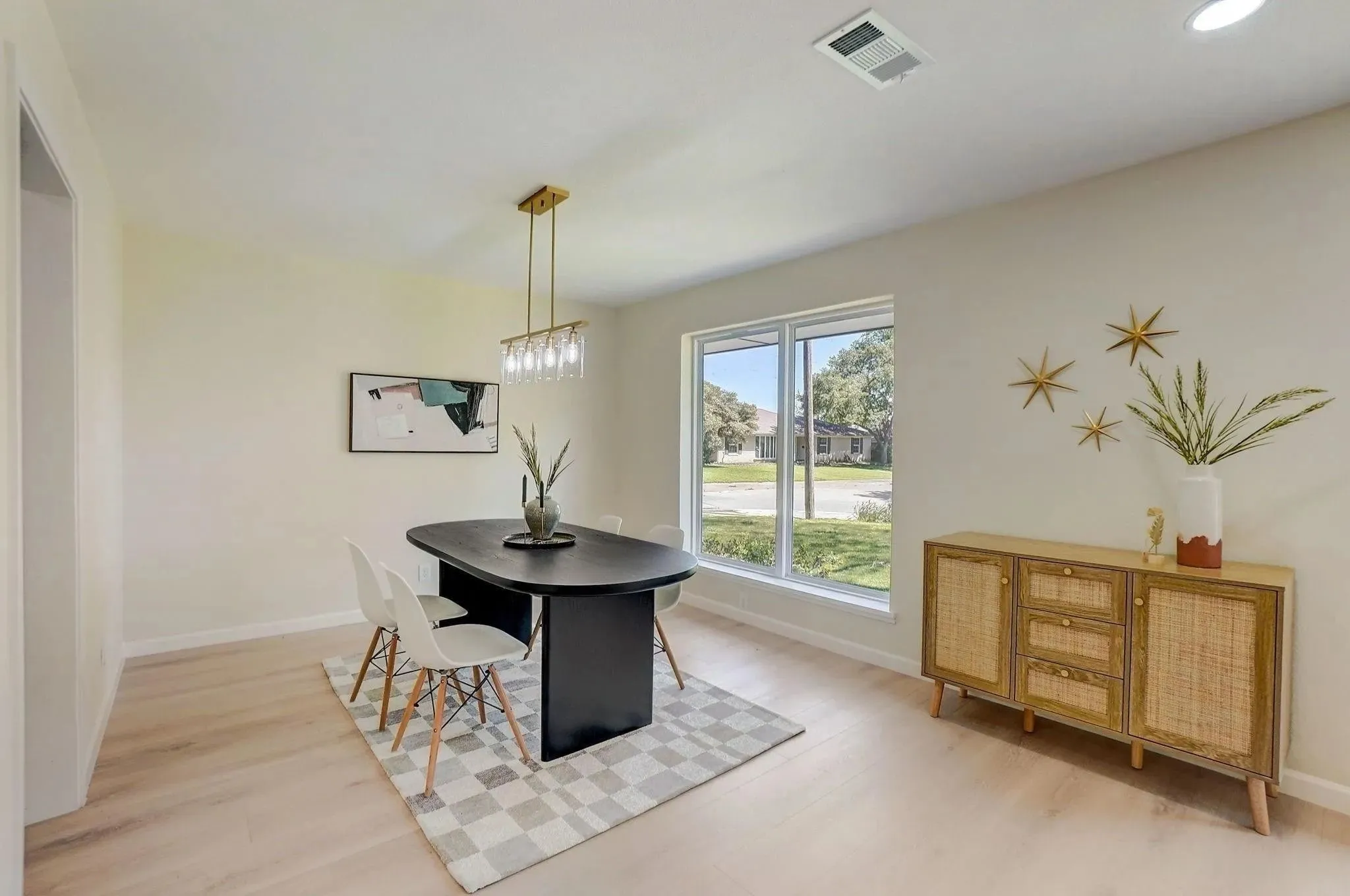 Single Family Residence For Rent in Dallas County , 3040 Ponder Place, Dallas, Texas 75229, 4 Bedroom, 4 Bathroom, 2 Garage spaces, 2,496 Sqft, built in 1965, mls#21412570, Real Estate Agent in Dallas, Homes For Rent in Dallas county, Homes For Rent in Dallas, Realtor in Dallas Texas, Real Estate Brokerage Independent Realty Texas, Luminita Cordes Realtor