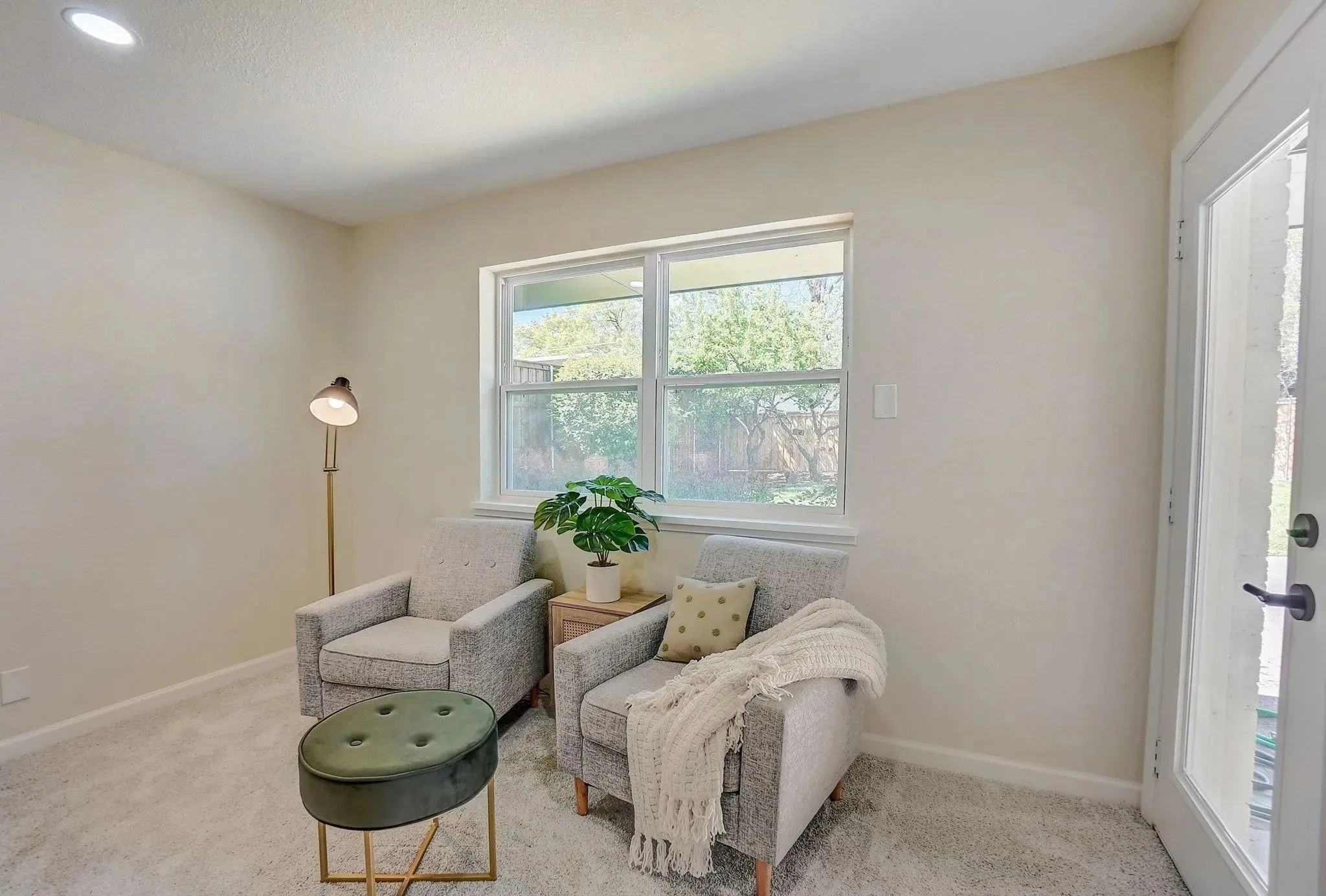 Single Family Residence For Rent in Dallas County , 3040 Ponder Place, Dallas, Texas 75229, 4 Bedroom, 4 Bathroom, 2 Garage spaces, 2,496 Sqft, built in 1965, mls#21412570, Real Estate Agent in Dallas, Homes For Rent in Dallas county, Homes For Rent in Dallas, Realtor in Dallas Texas, Real Estate Brokerage Independent Realty Texas, Luminita Cordes Realtor